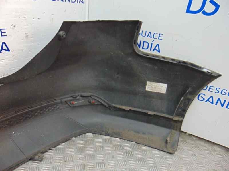 Paragolpes trasero usado 7