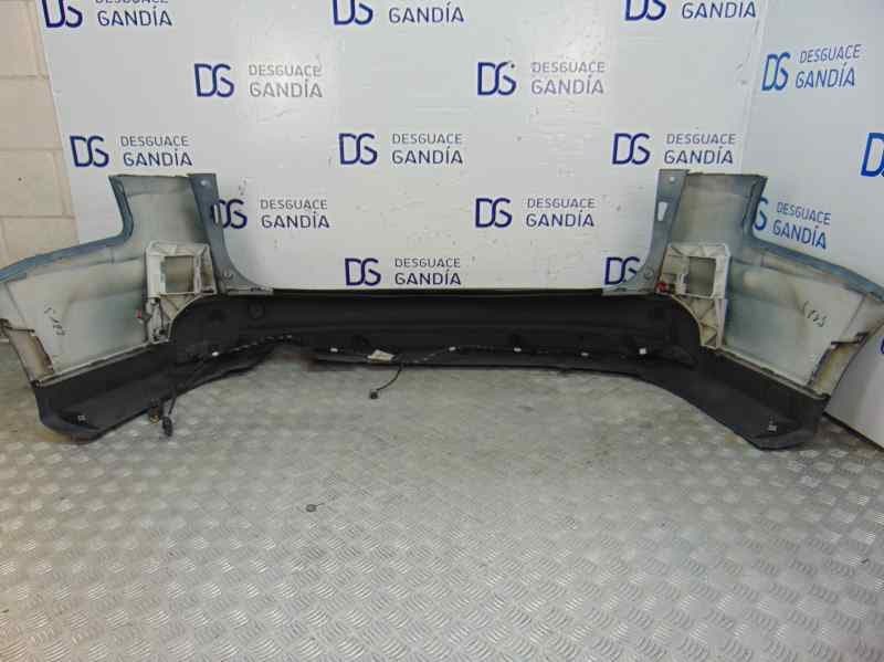 Paragolpes trasero usado 7