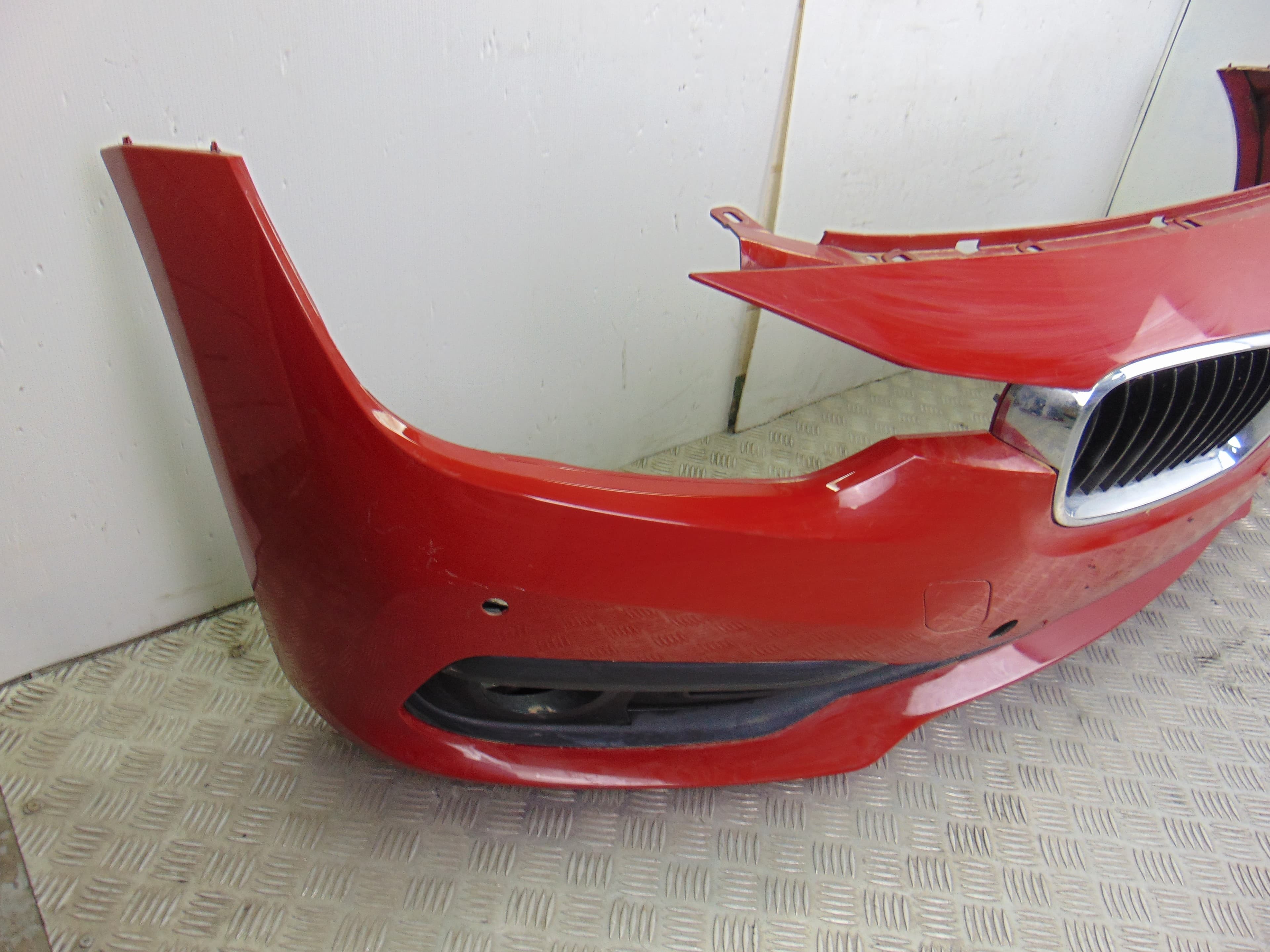 Paragolpes delantero usado 7