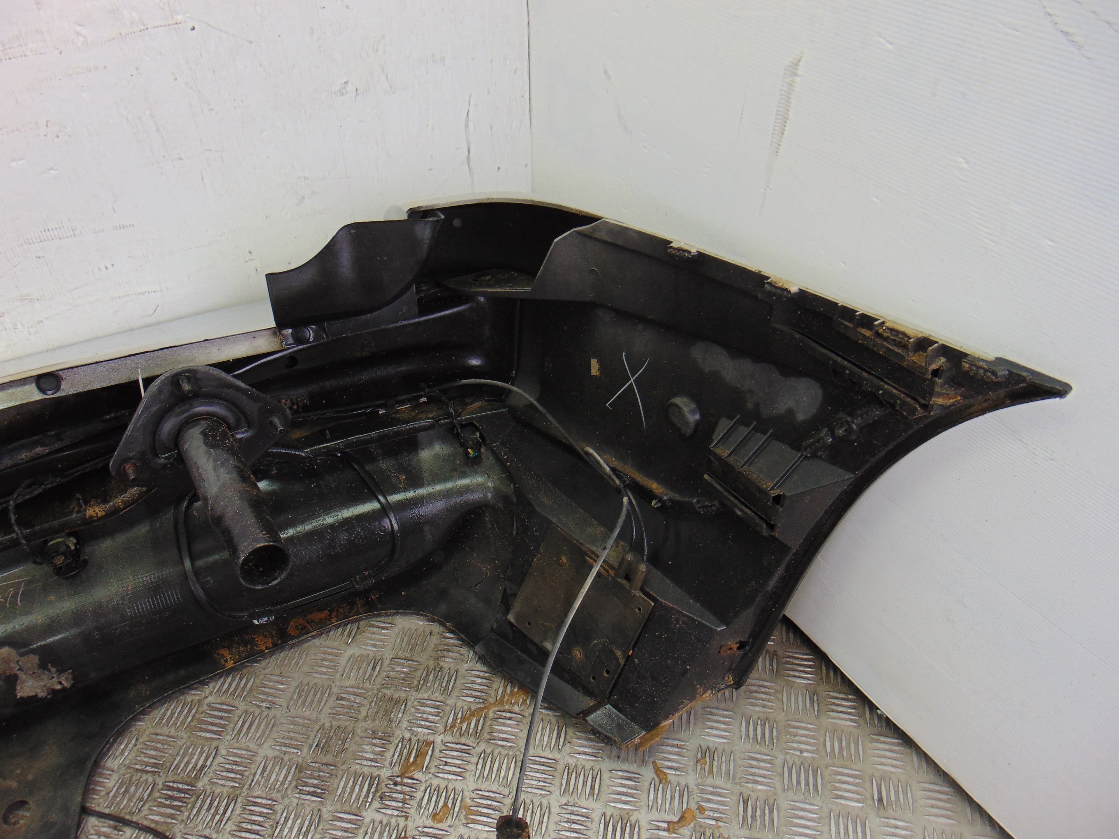 Paragolpes trasero, BMW Serie X5 (E53) 3.0d 2002 usado 8