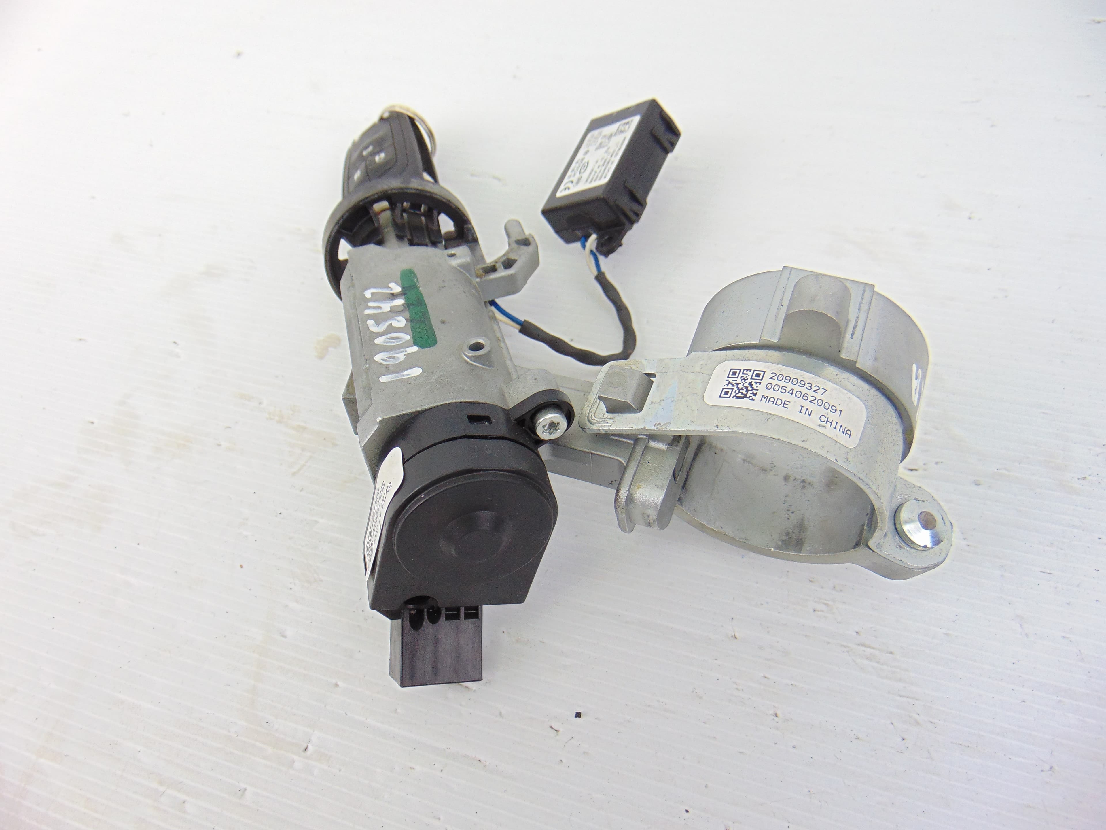 Antirrobo / llave contacto, Opel Insignia Berlina Cosmo 2010 usado 8