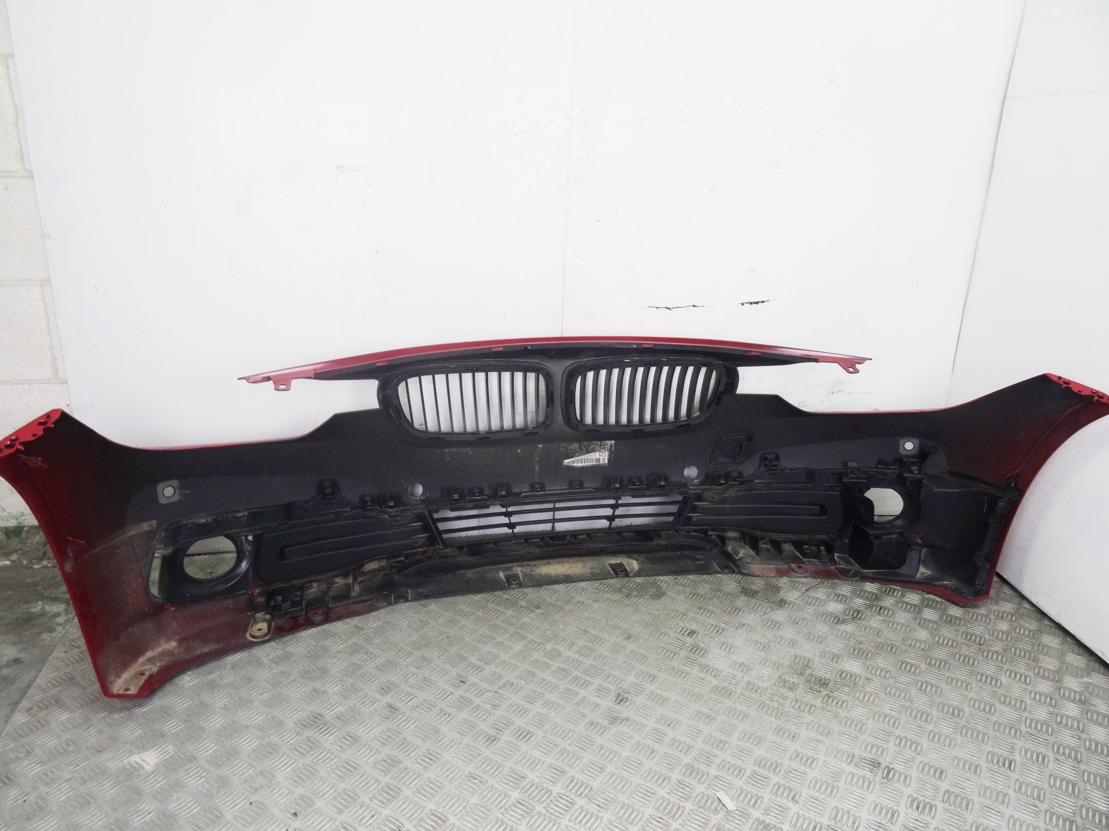 Paragolpes delantero usado 8