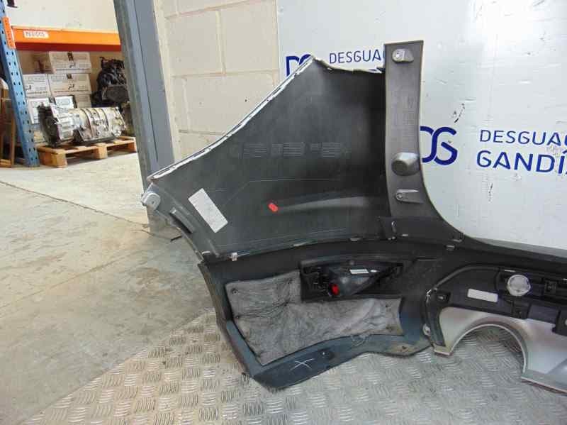 Paragolpes trasero usado 8