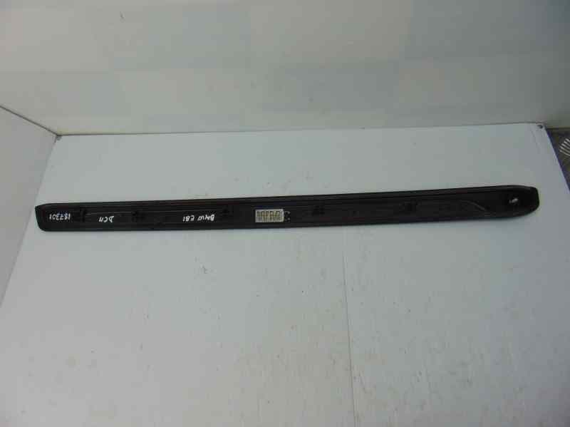 Moldura, BMW Serie 1 Berlina (E81/E87) 118d 2008, 60829010 usado 9