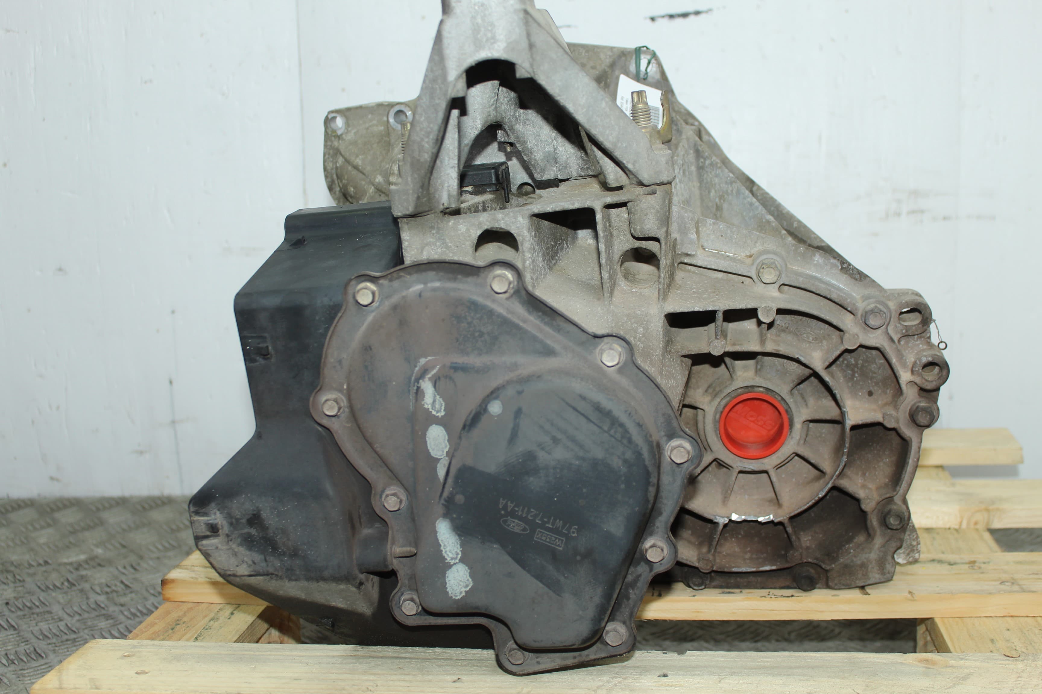 Caja cambios, Ford Focus Berlina (Cak) Ambiente 1998, XS4R7002AD usado 9