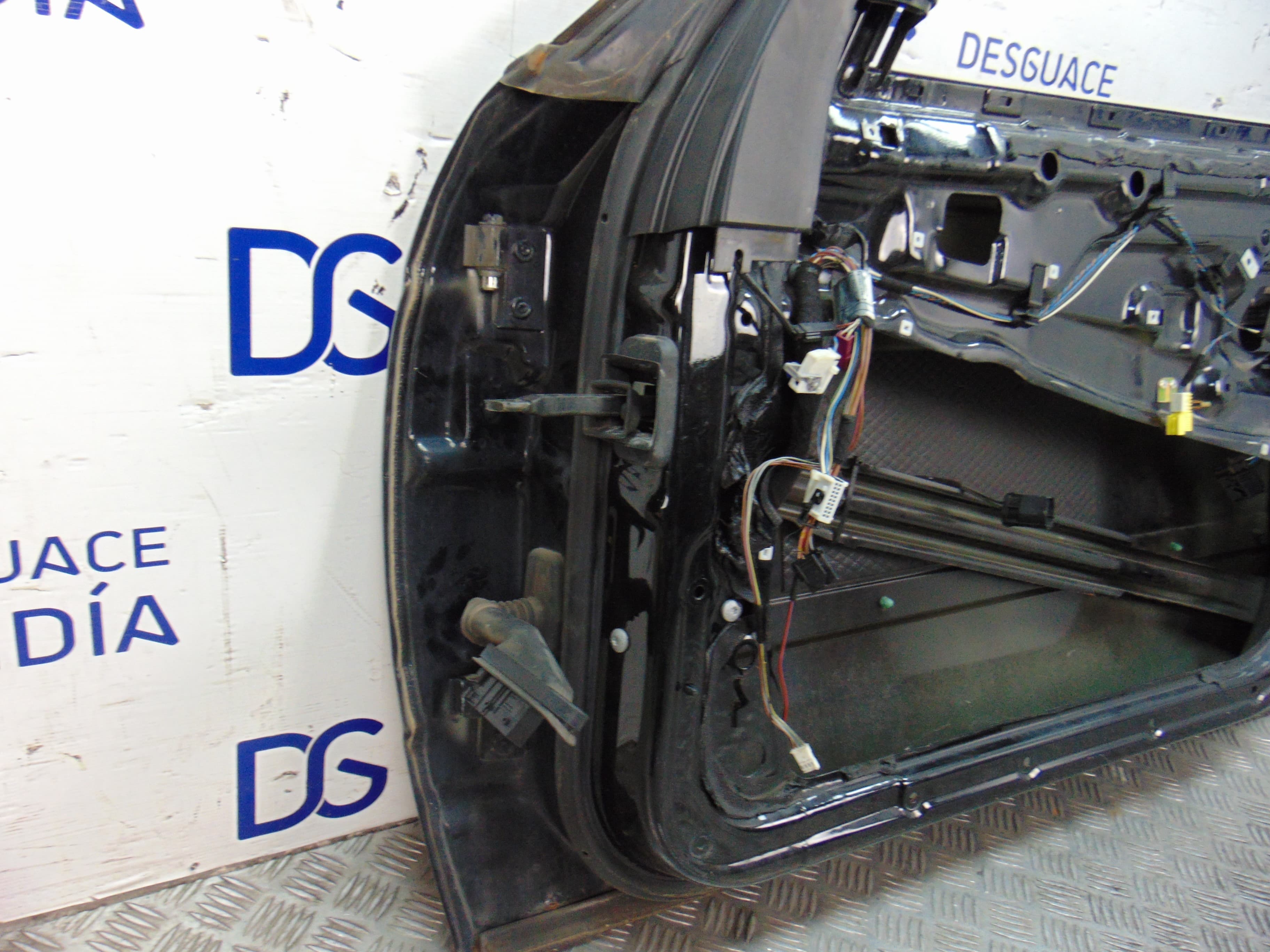 Puerta delantera derecha, BMW Serie 5 Touring (E39) 530d 2003 usado 10