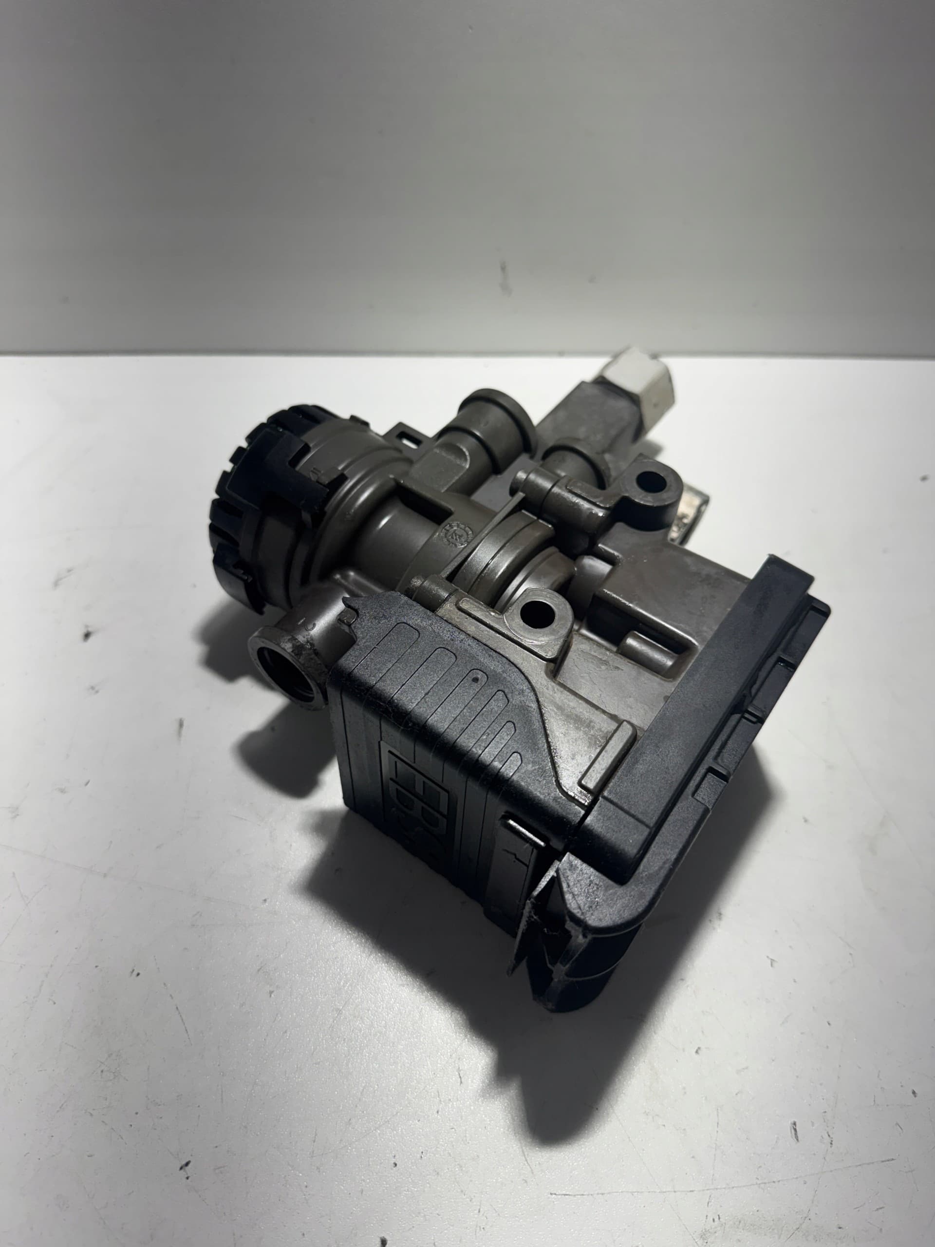 Zawór Modulator Ebs Przód Ford F-Max Cargo Euro 6 K102878 usado 2