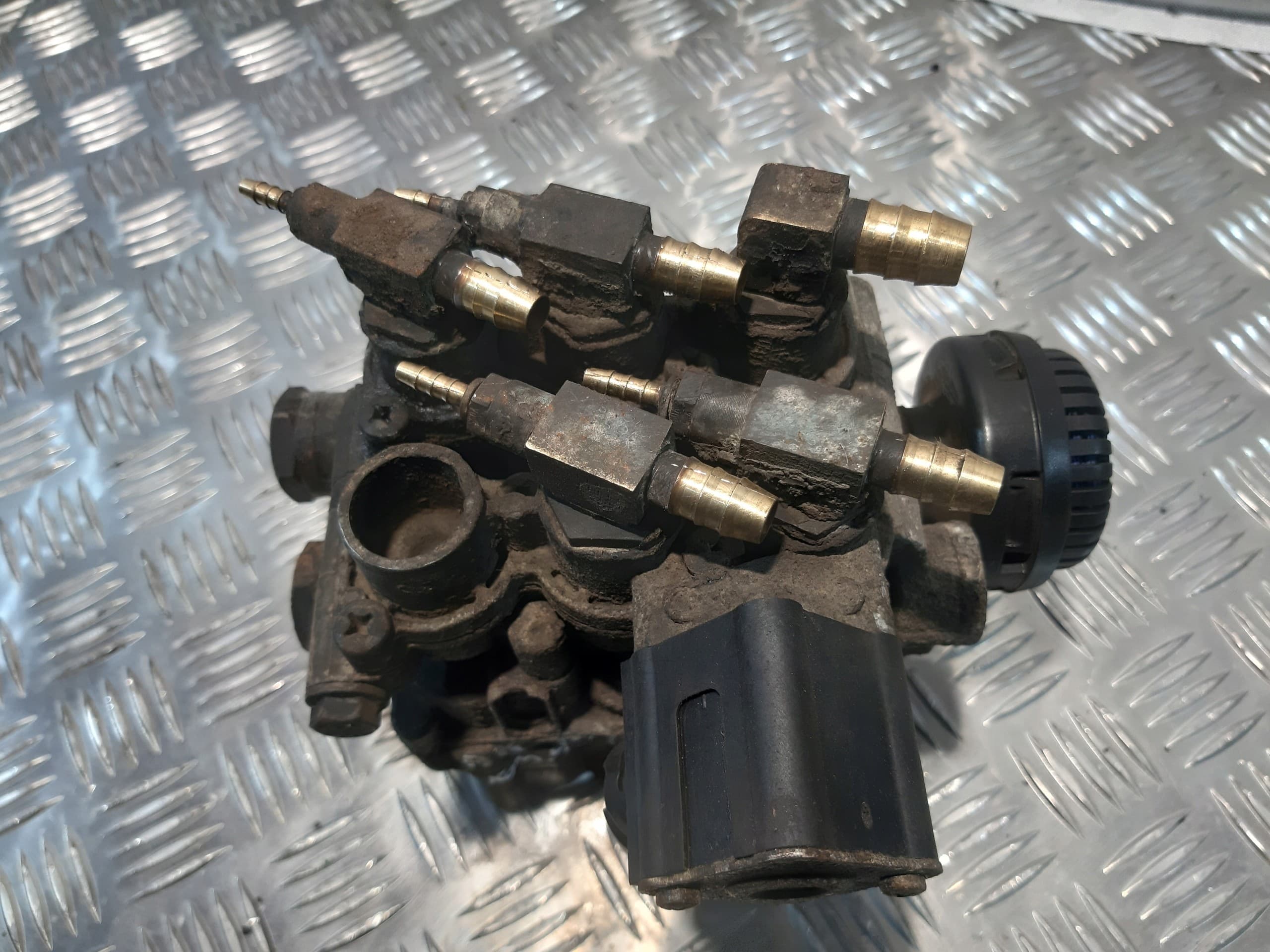 Wabco 4729000560 Magnetic valve usado 2