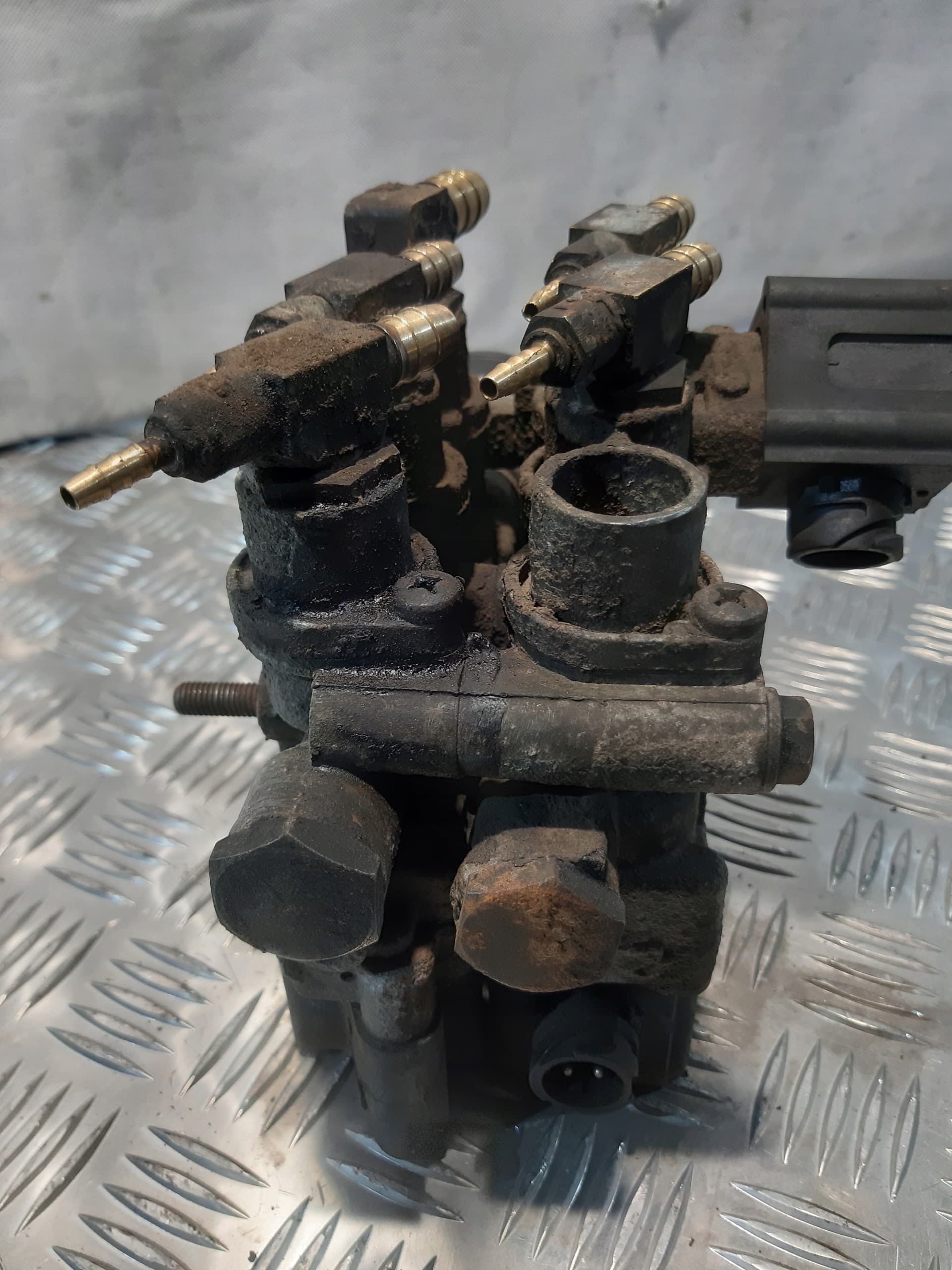 Wabco 4729000560 Magnetic valve usado 3