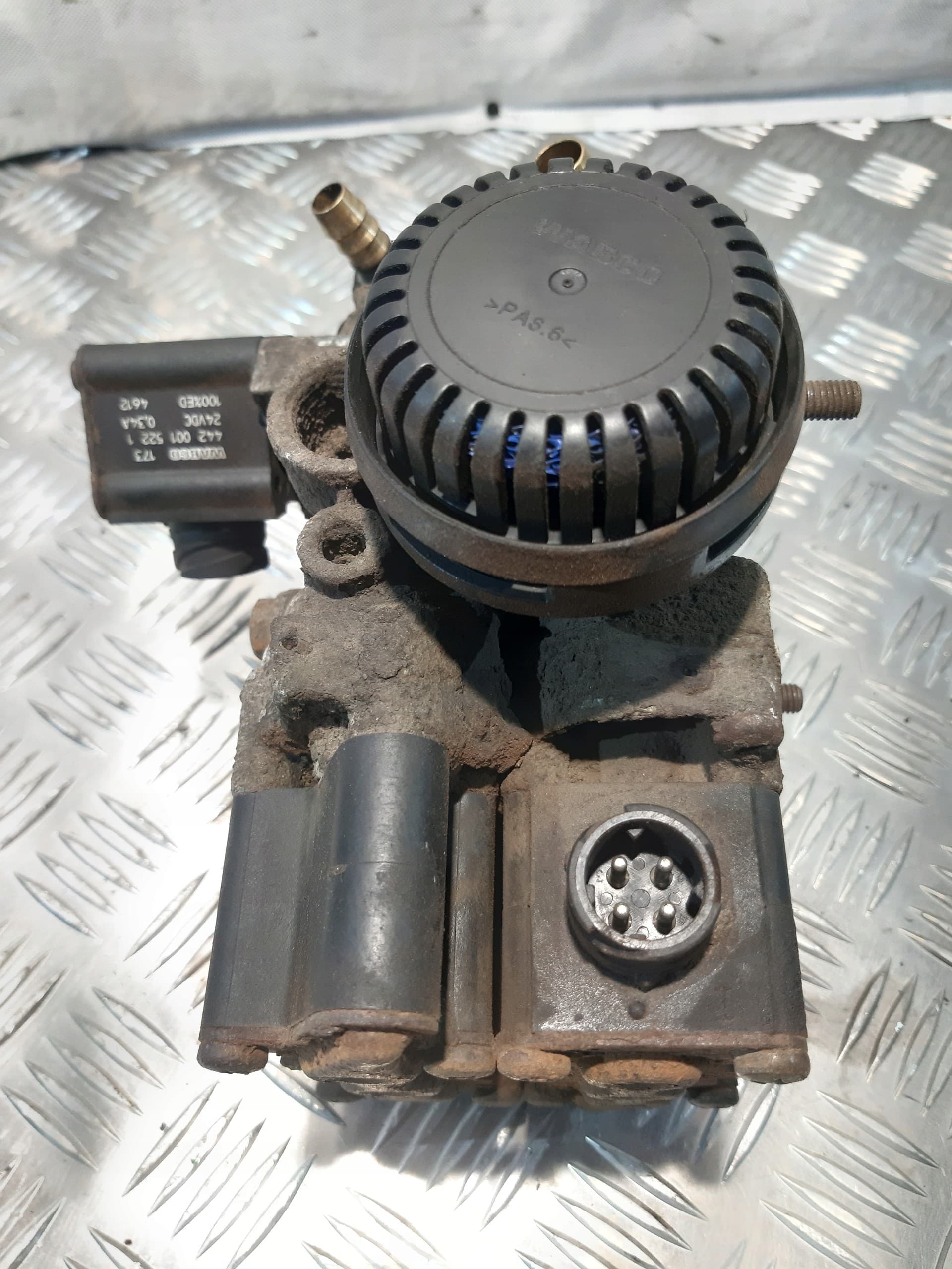 Wabco 4729000560 Magnetic valve usado 5