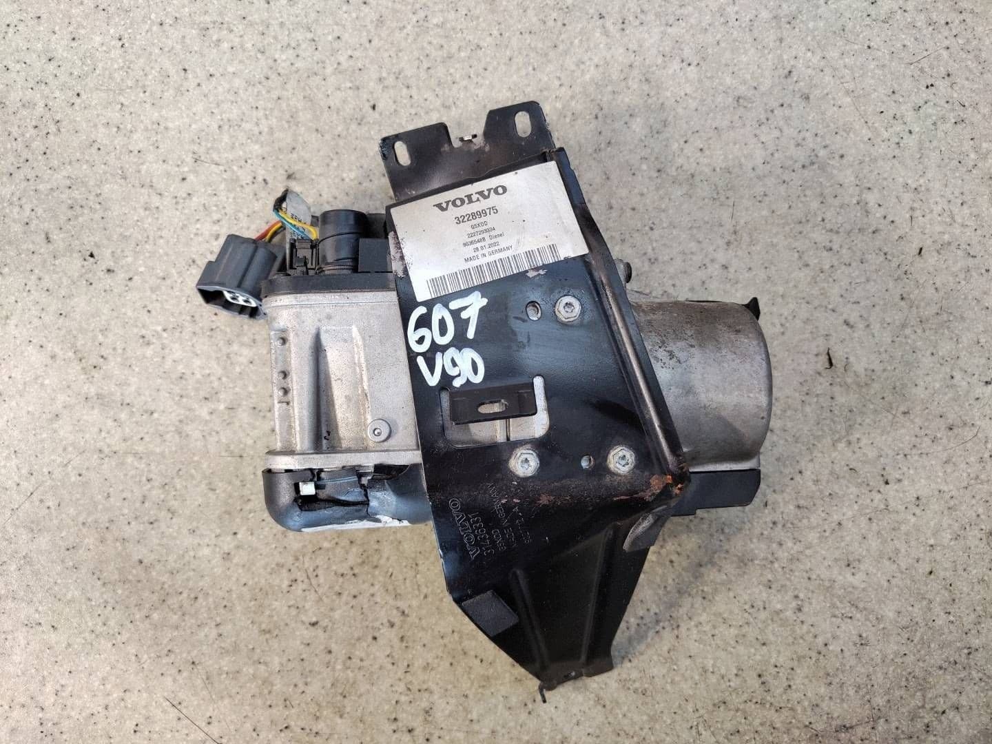 Calefactor estacionario Webasto 32289975 para Volvo V90 usado