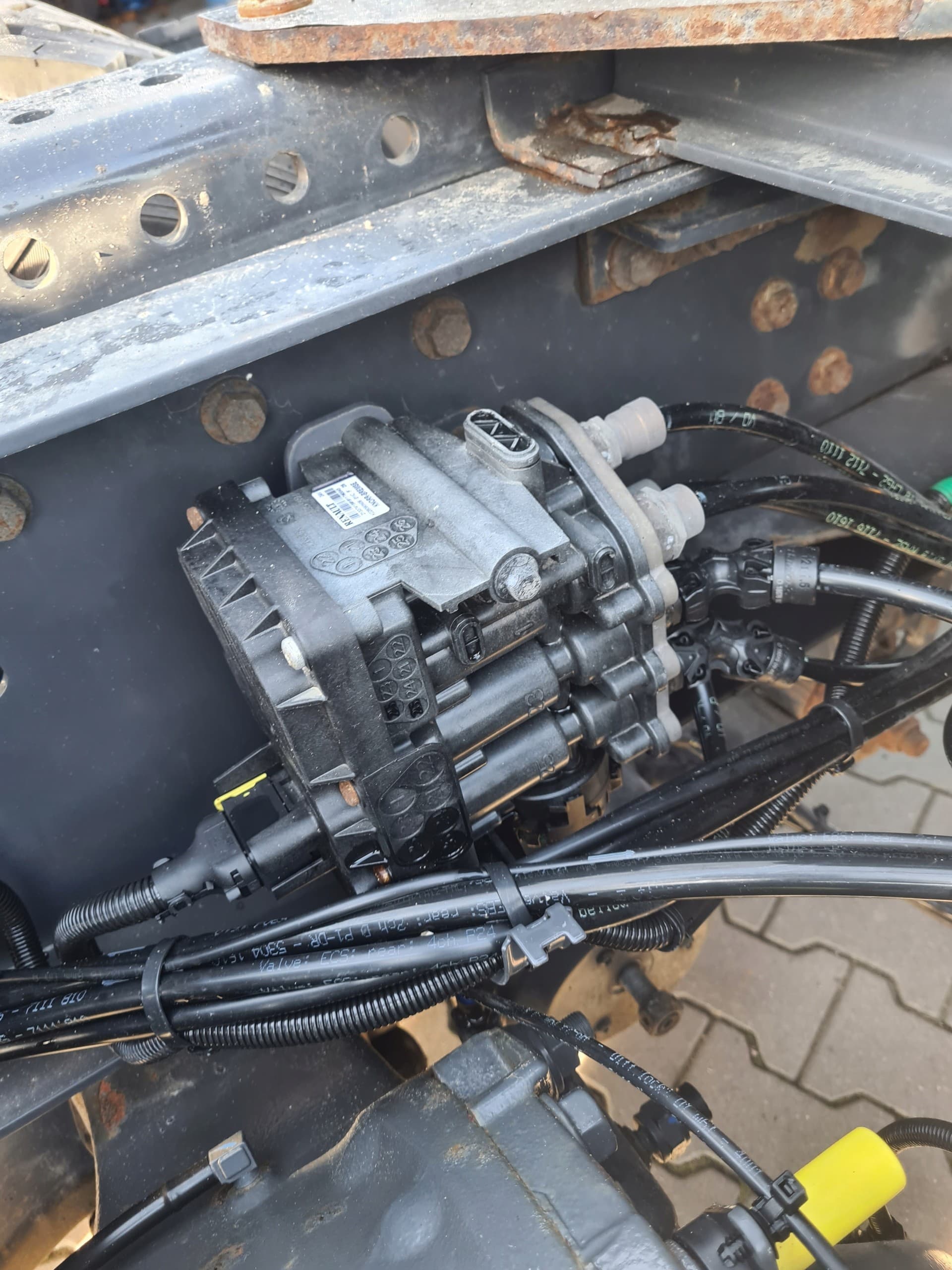 Válvula de suspensión neumática Ecas 6x2 Renault Gama T C K usado