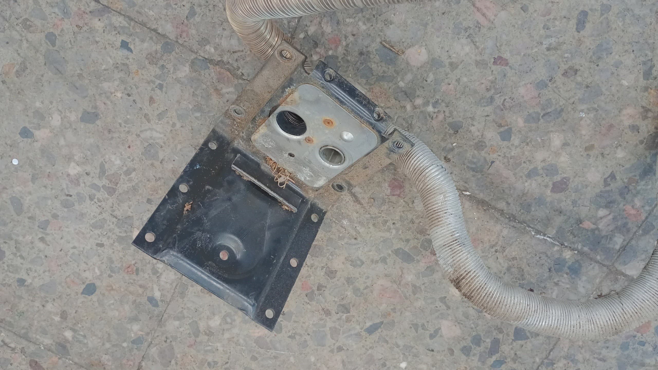 Silenciador Webasto para Nissan Terrano II usado 3
