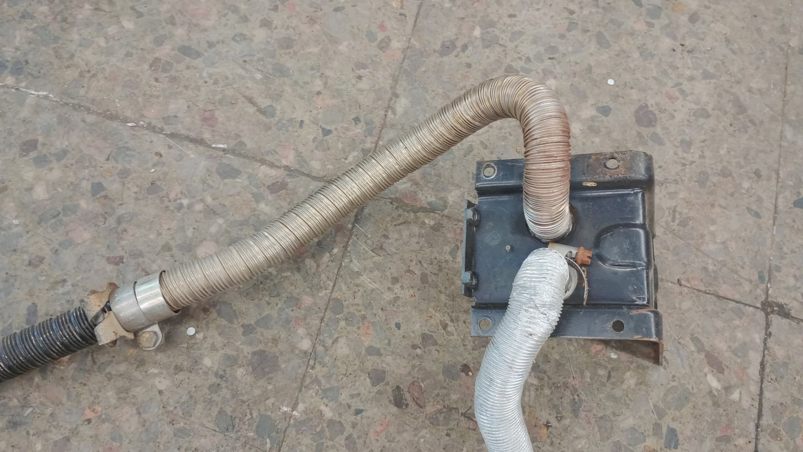 Silenciador Webasto para Nissan Terrano II usado 6