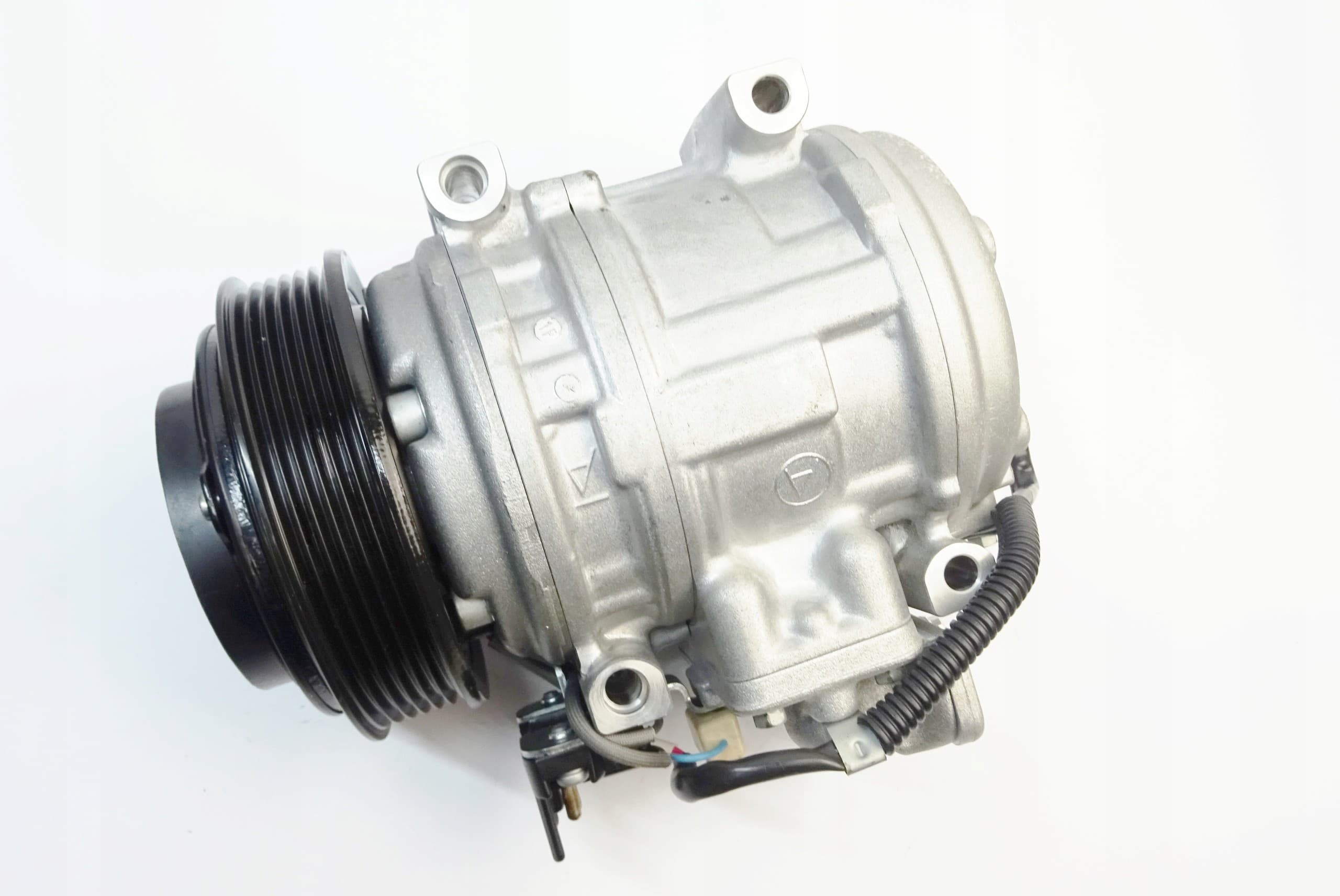 Compresor de aire acondicionado Denso DCP17012 nuevo