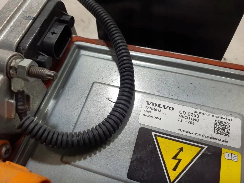 Calentador de Bloque de Motor Polestar 2 2022 32352951 usado 4