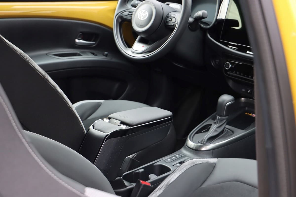 Reposabrazos Armster2 Negro para Toyota Aygo X, 2025- nuevo 3