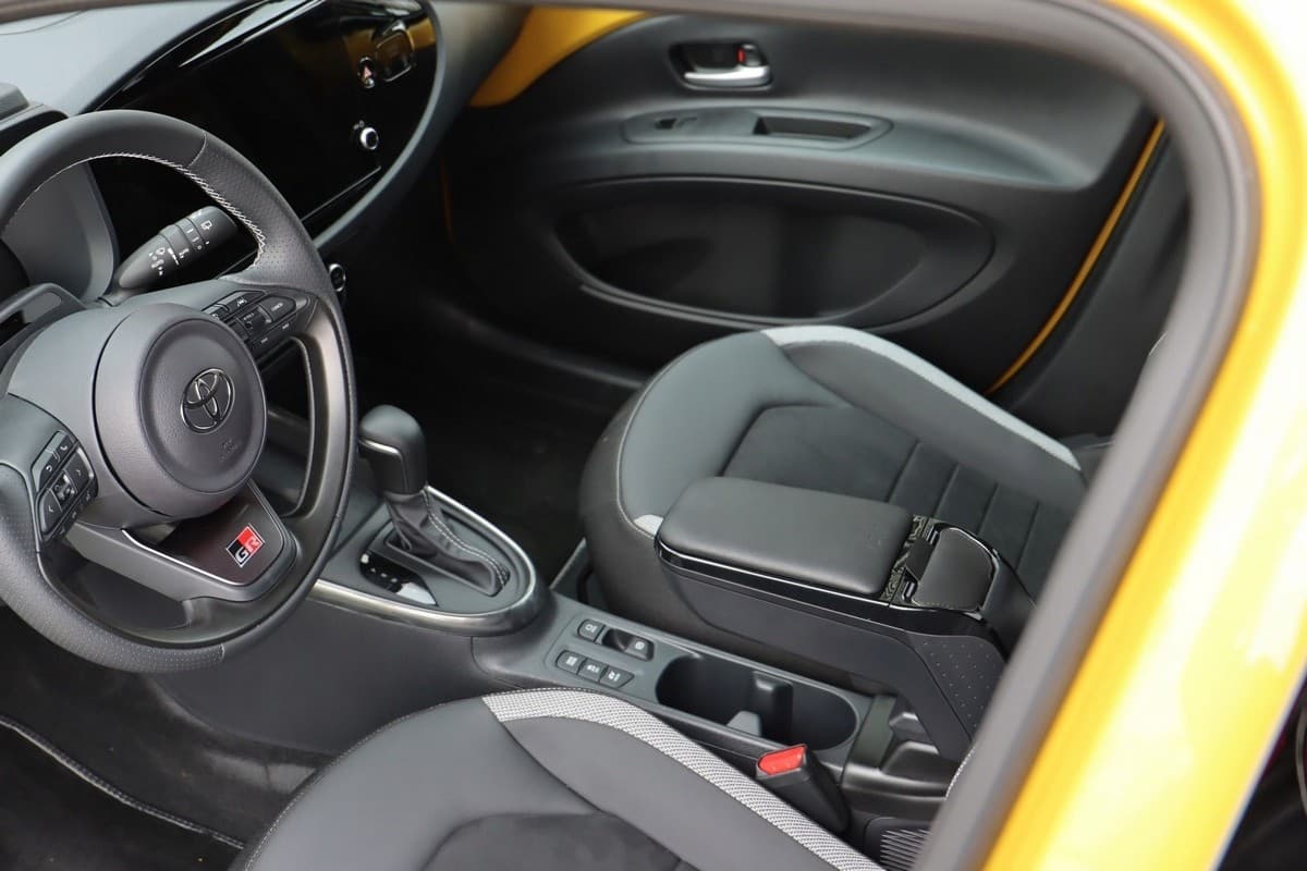 Reposabrazos Armster2 Negro para Toyota Aygo X, 2025- nuevo 5