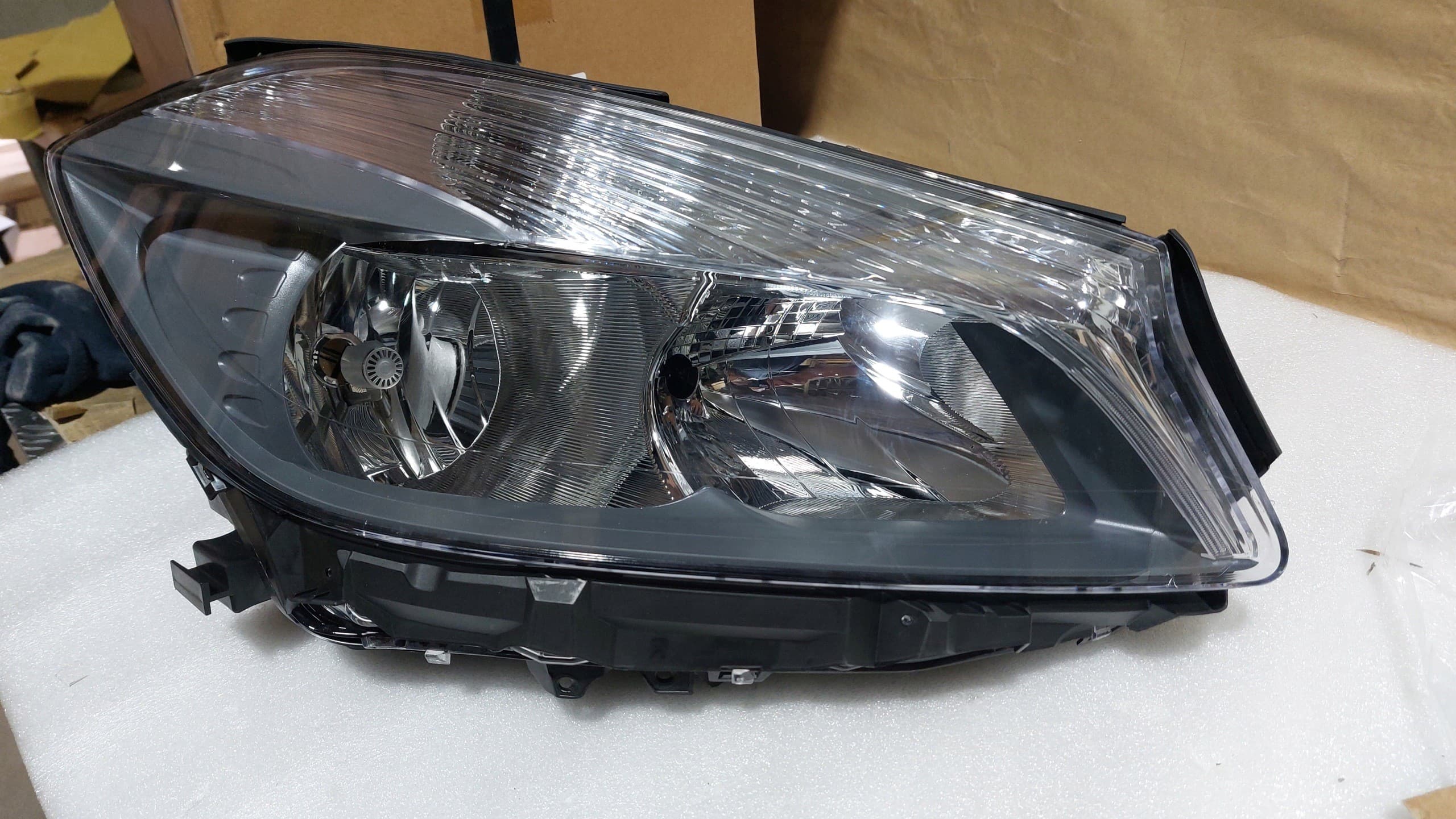 Faro Abakus 440-11A8RMLDEM2 nuevo
