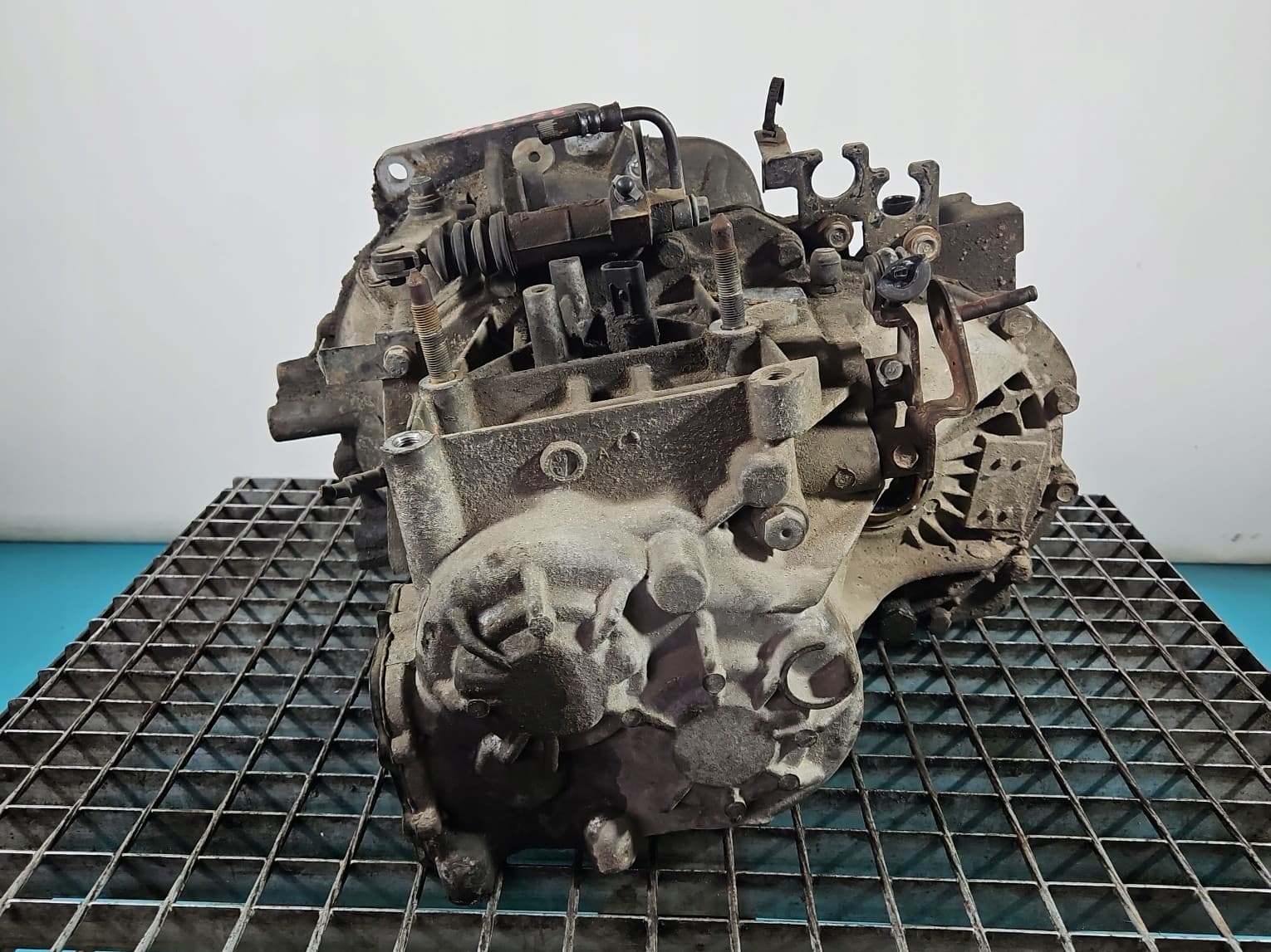 Caja de Cambios Manual L5 Kia Carens II 2.0 16V Cvvt usado 4