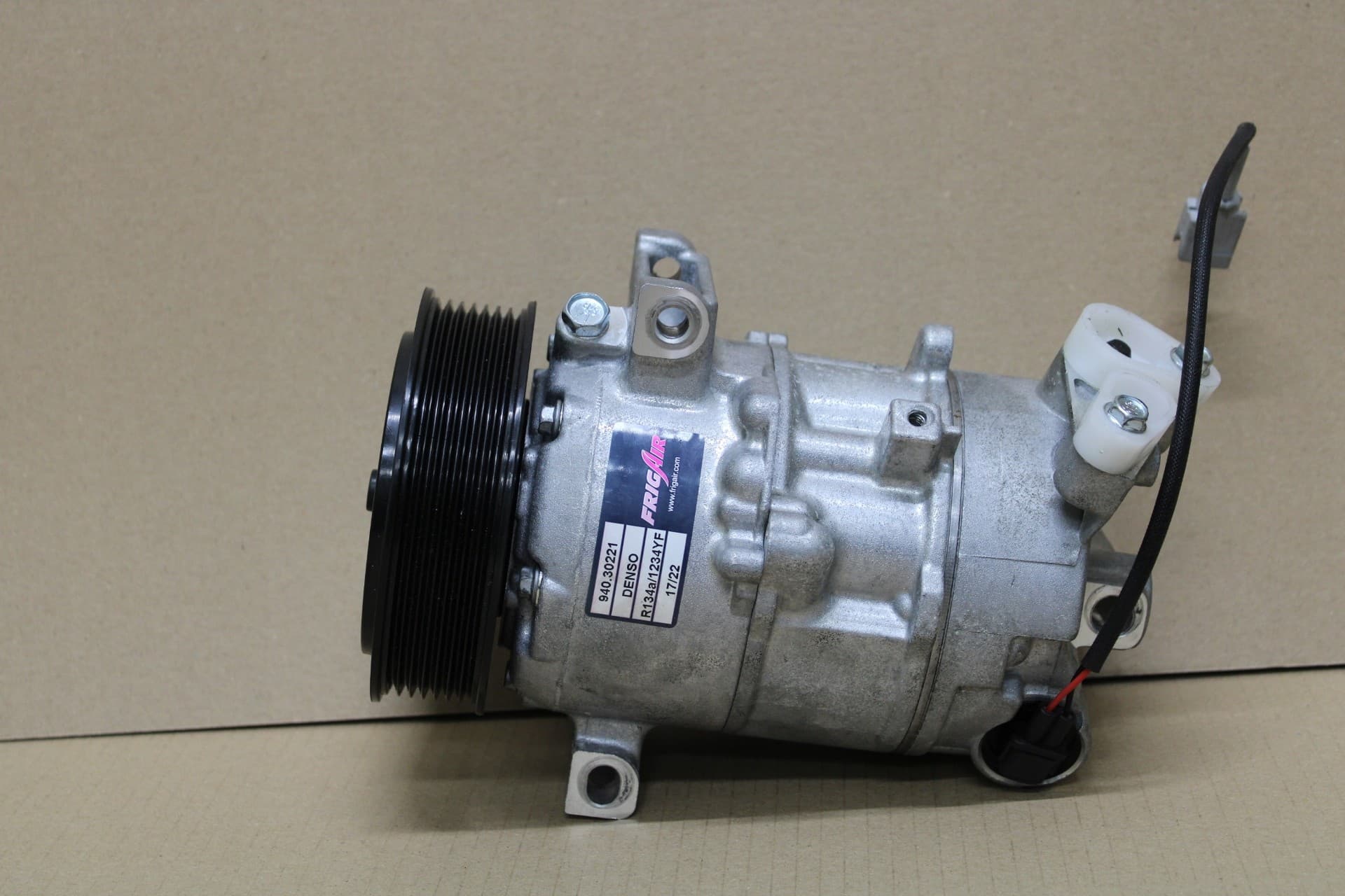 Compresor de aire acondicionado Denso DCP23032 nuevo 11