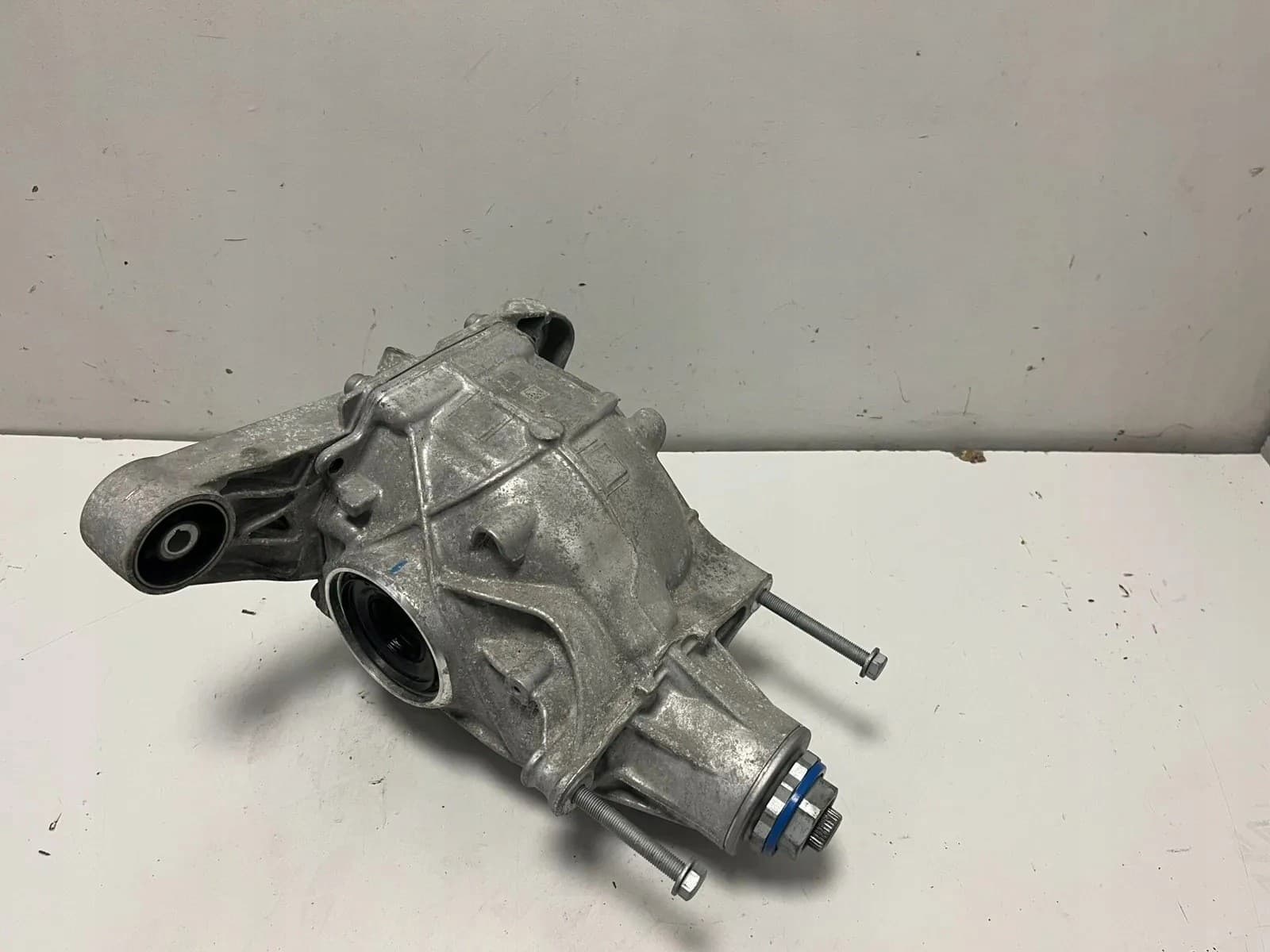 Reductor trasero BMW 8849913 3.0L híbrido 210kW 2023 usado