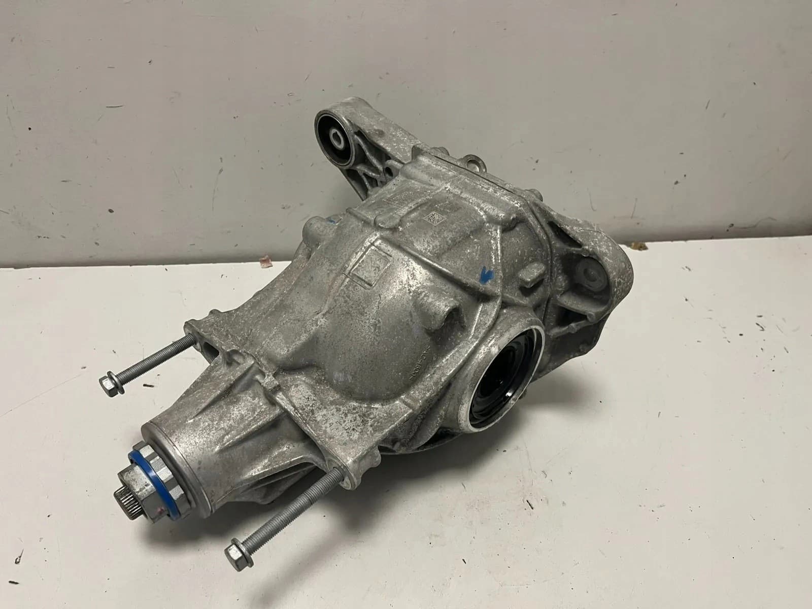 Reductor trasero BMW 8849913 3.0L híbrido 210kW 2023 usado 3