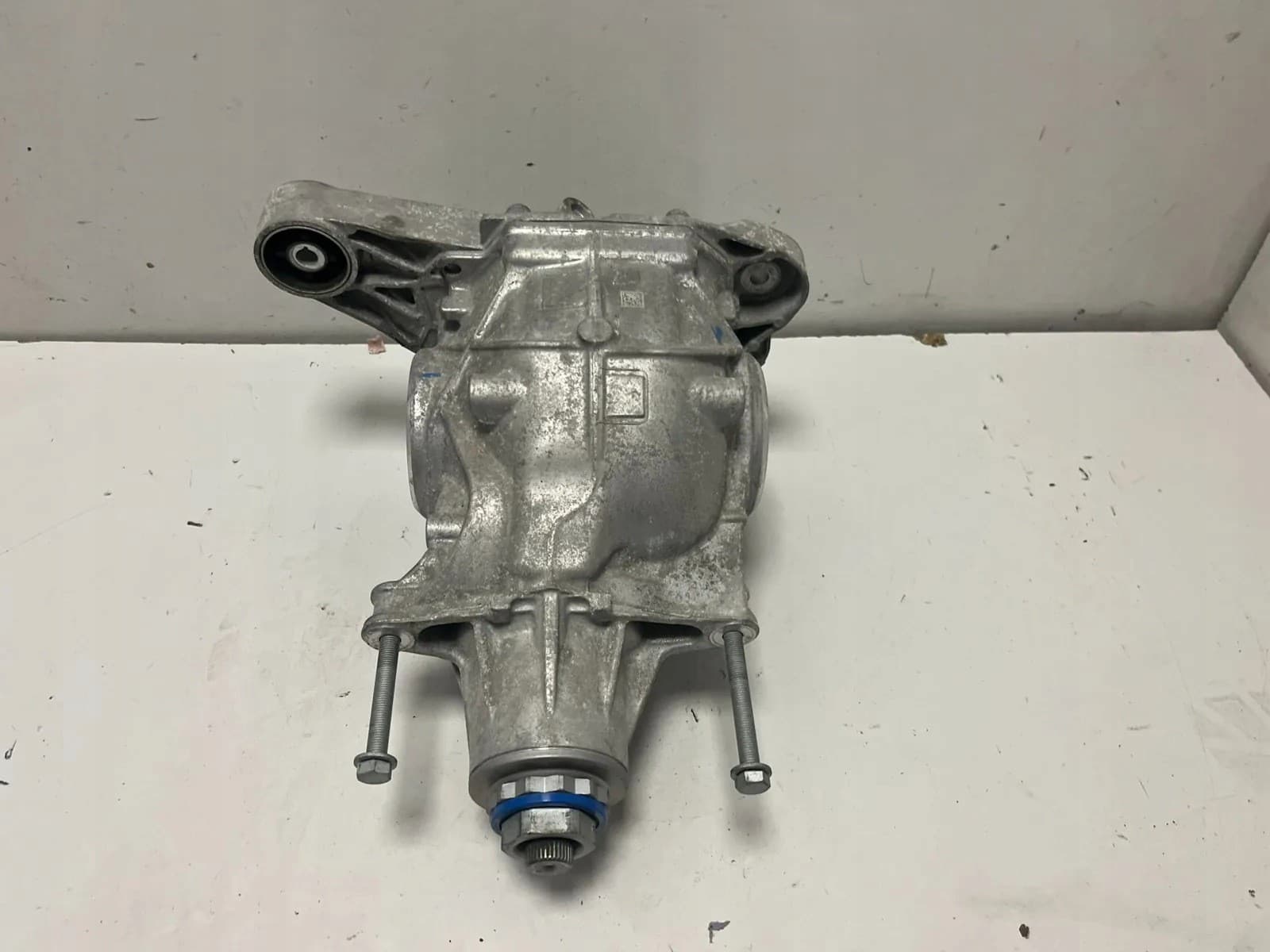 Reductor trasero BMW 8849913 3.0L híbrido 210kW 2023 usado 5