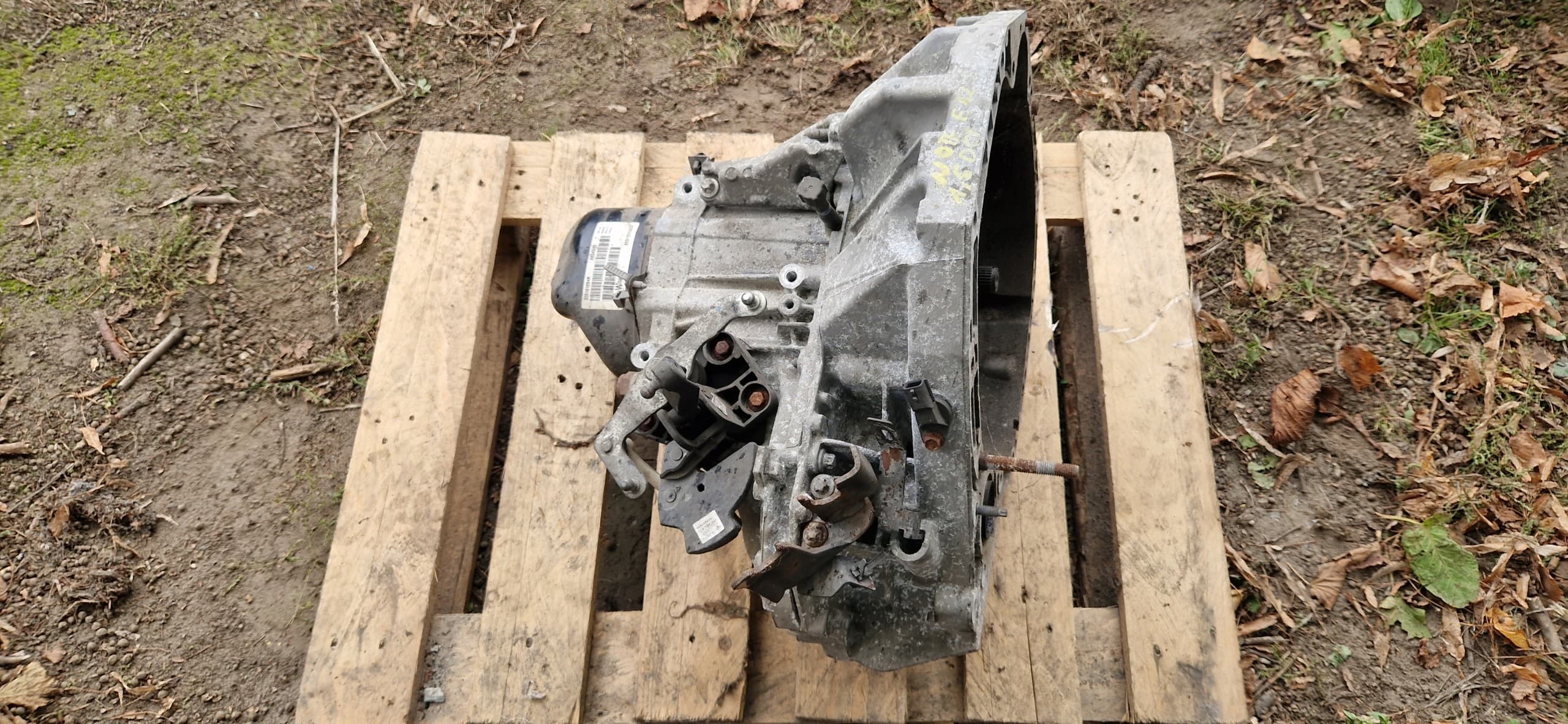 Transmisión manual Nissan Note E12 1,5 DCI económica usado 3