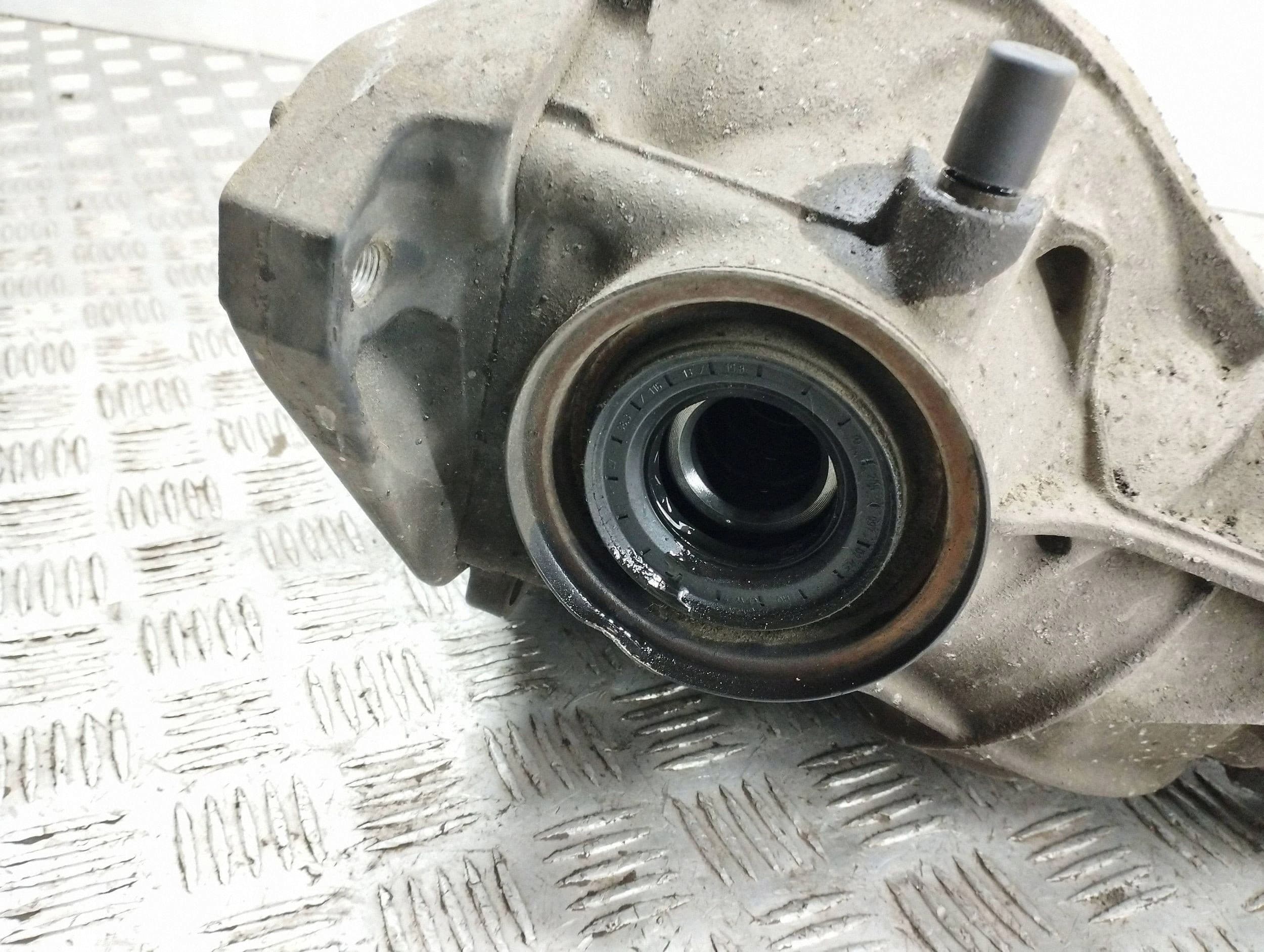 Diferencial trasero Mercedes-Benz E W213 A2133510008 usado 4