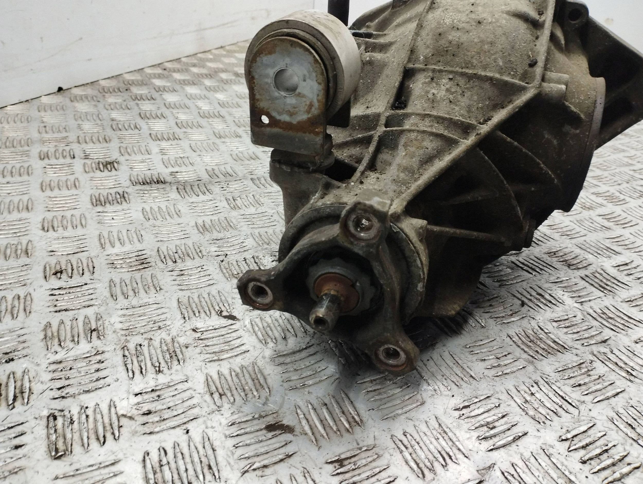 Diferencial trasero Mercedes-Benz E W213 A2133510008 usado 5