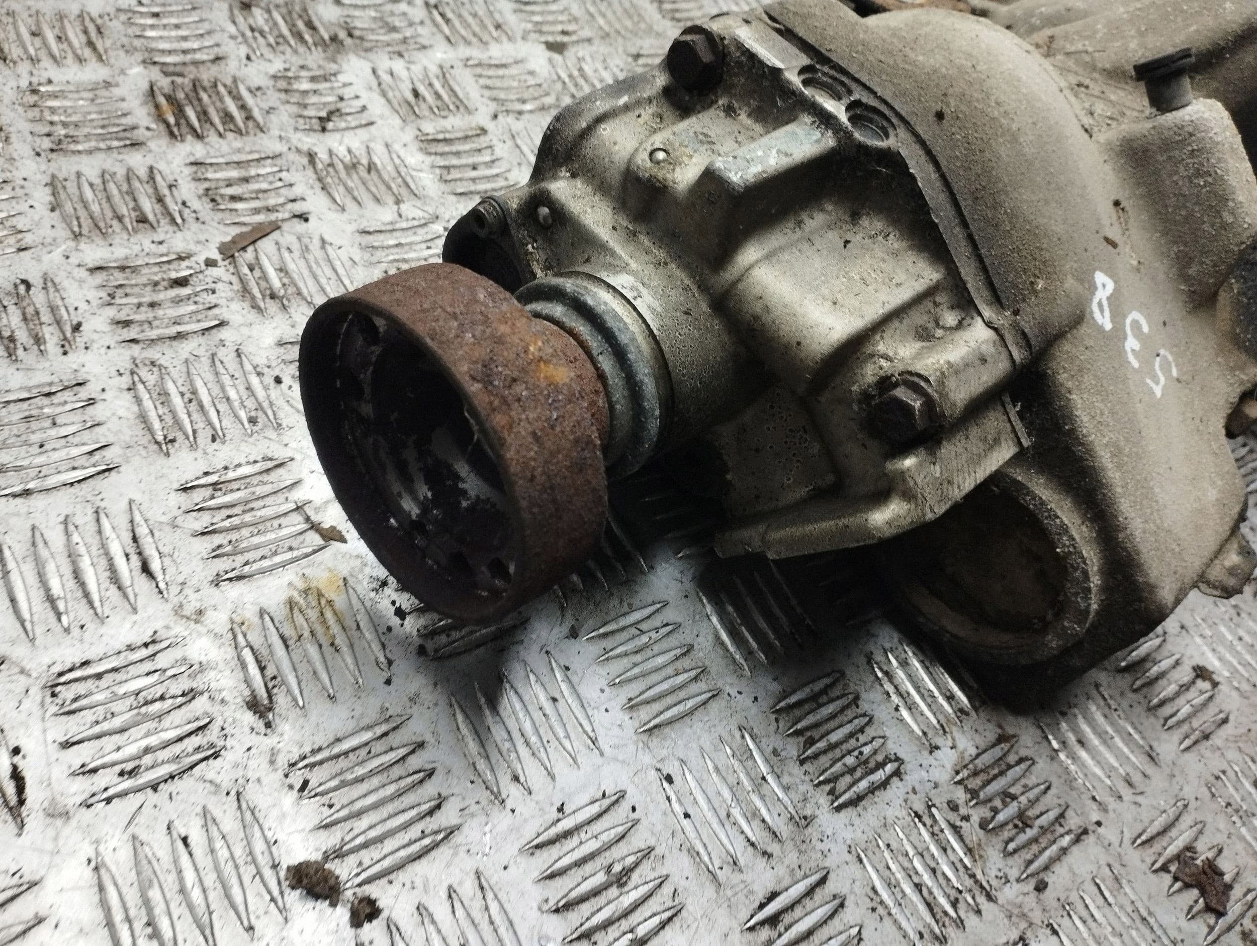 Diferencial trasero Volvo XC90 P8653553 usado 7