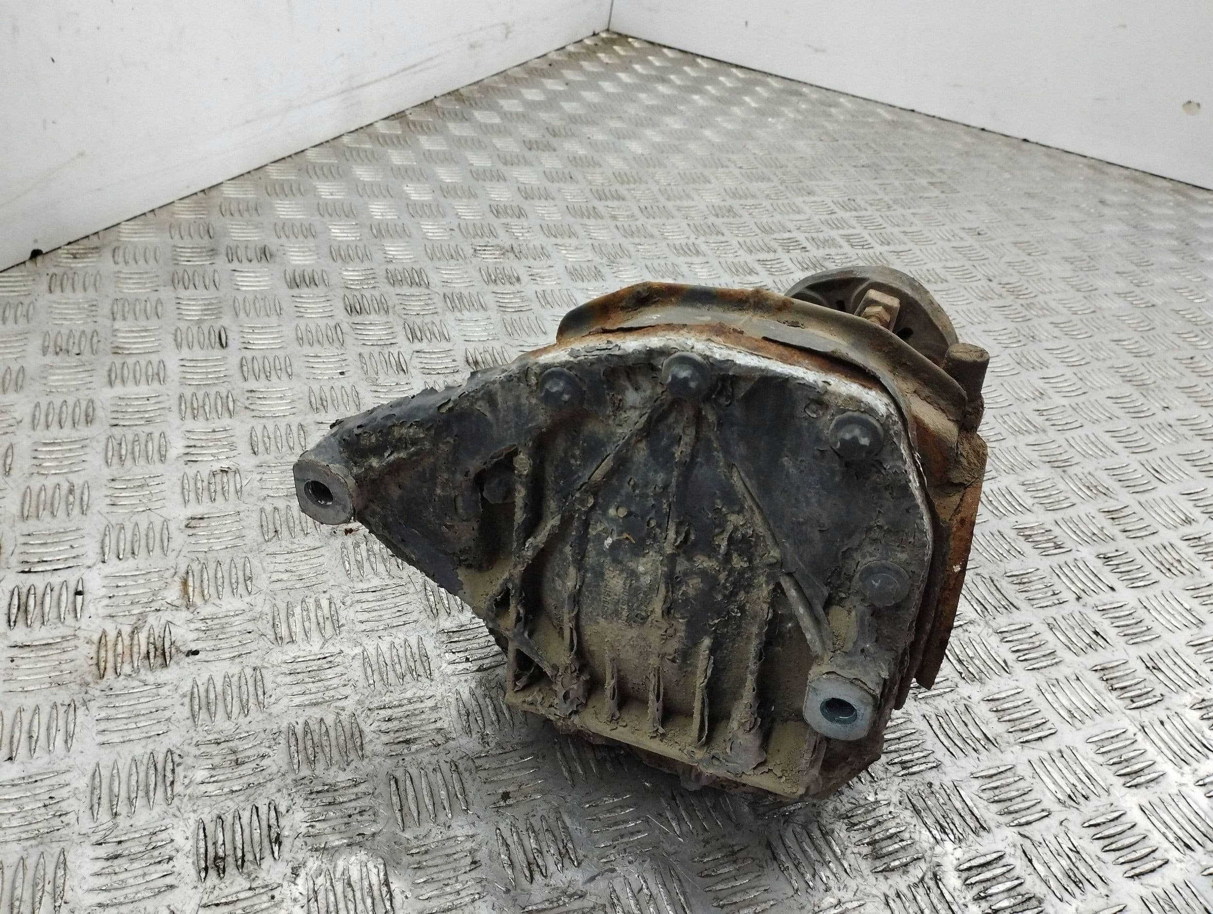 Diferencial trasero Chrysler 300 - 300C P04678032AA usado 4