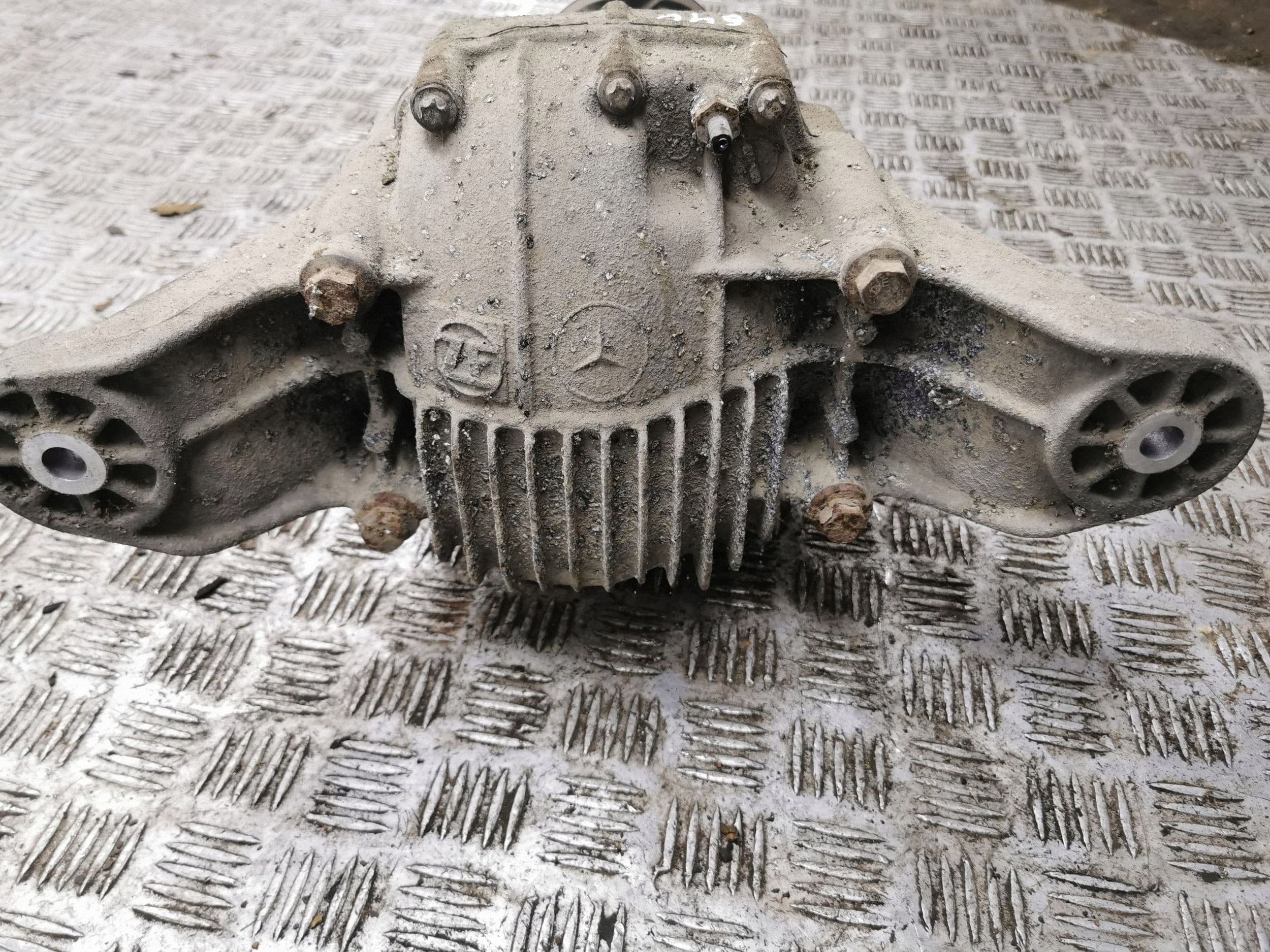Diferencial trasero Mercedes-Benz ML W164 usado 6