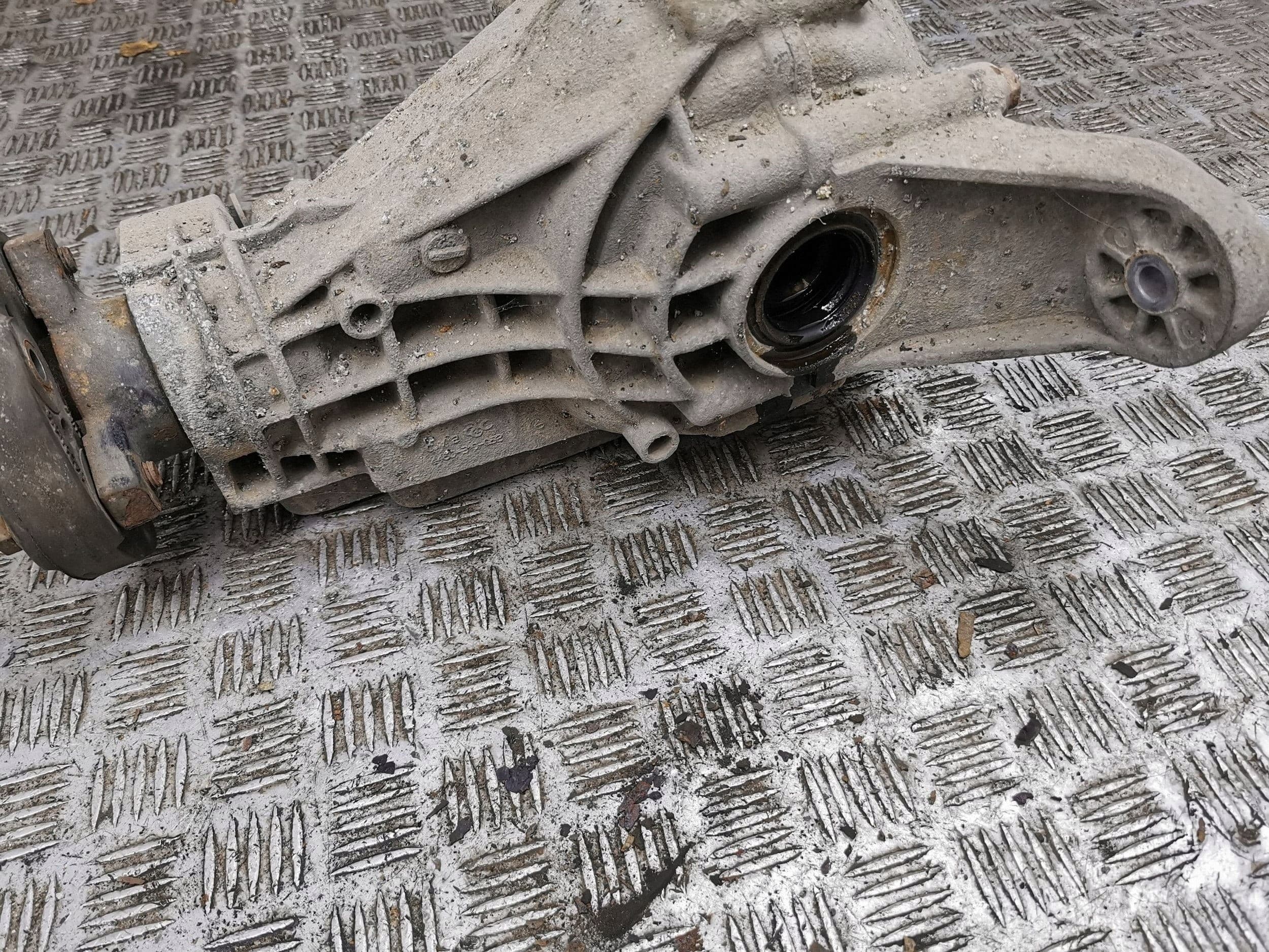 Diferencial trasero Mercedes-Benz ML W164 usado 8