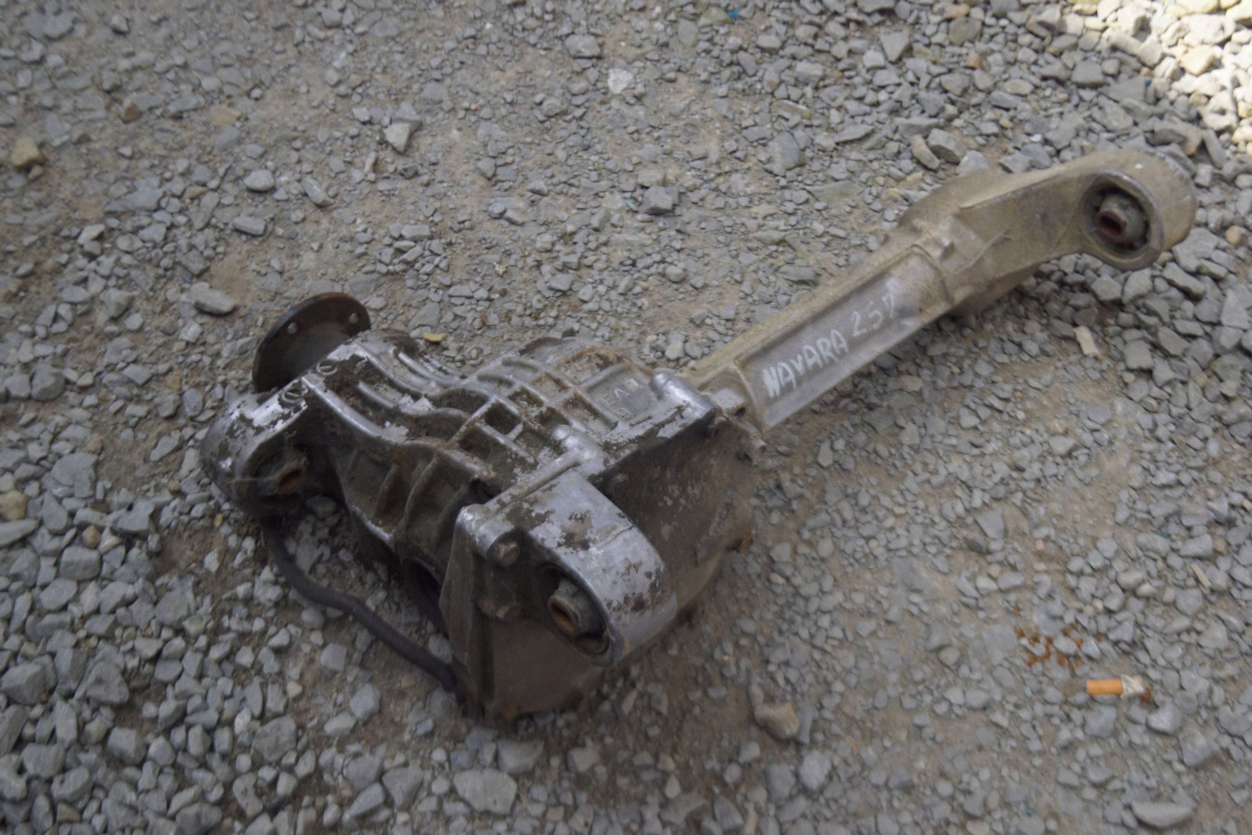 Puente Diferencial Delantero Nissan Navara D40 2.5 DCI usado