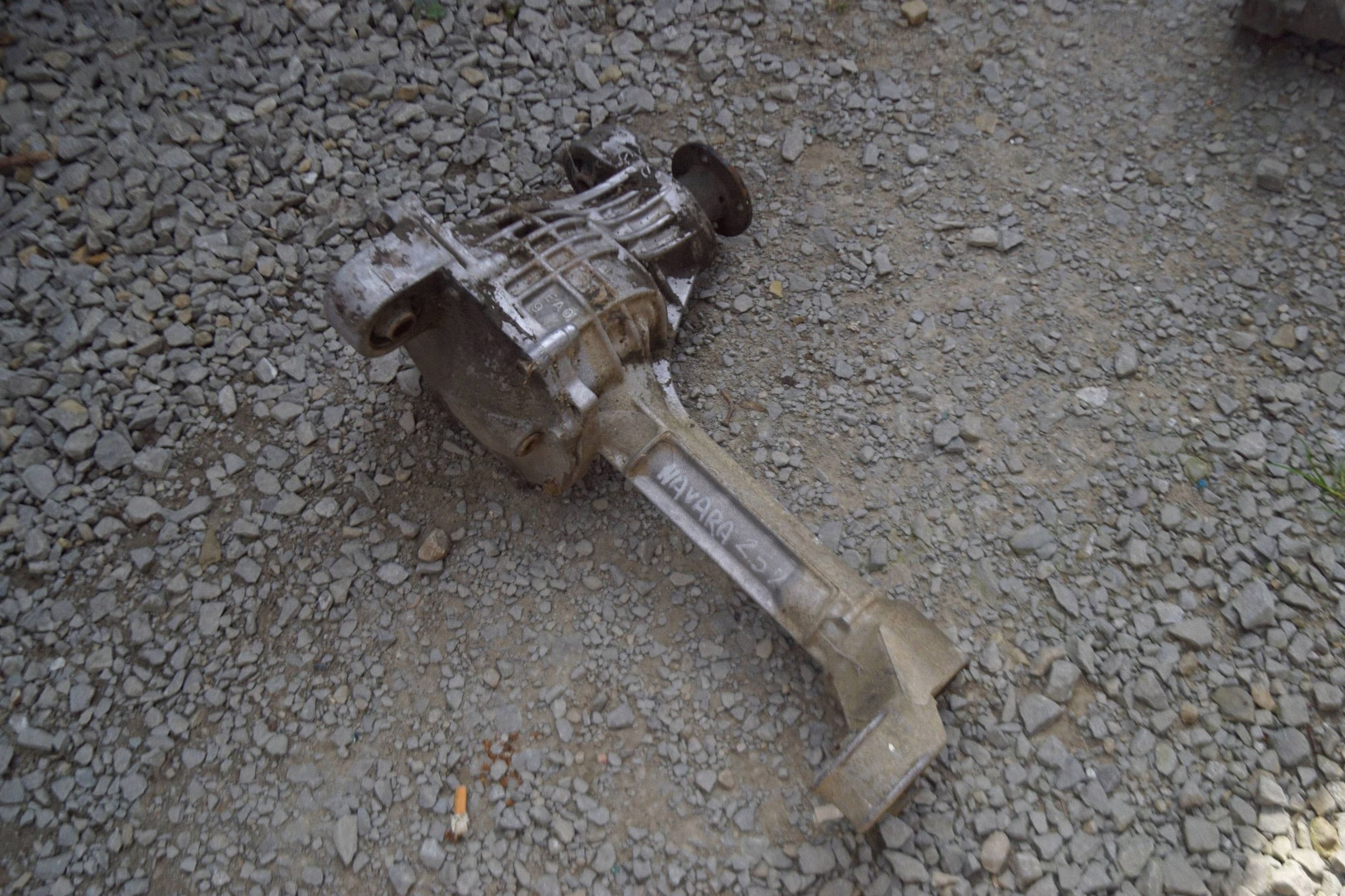 Puente Diferencial Delantero Nissan Navara D40 2.5 DCI usado 3