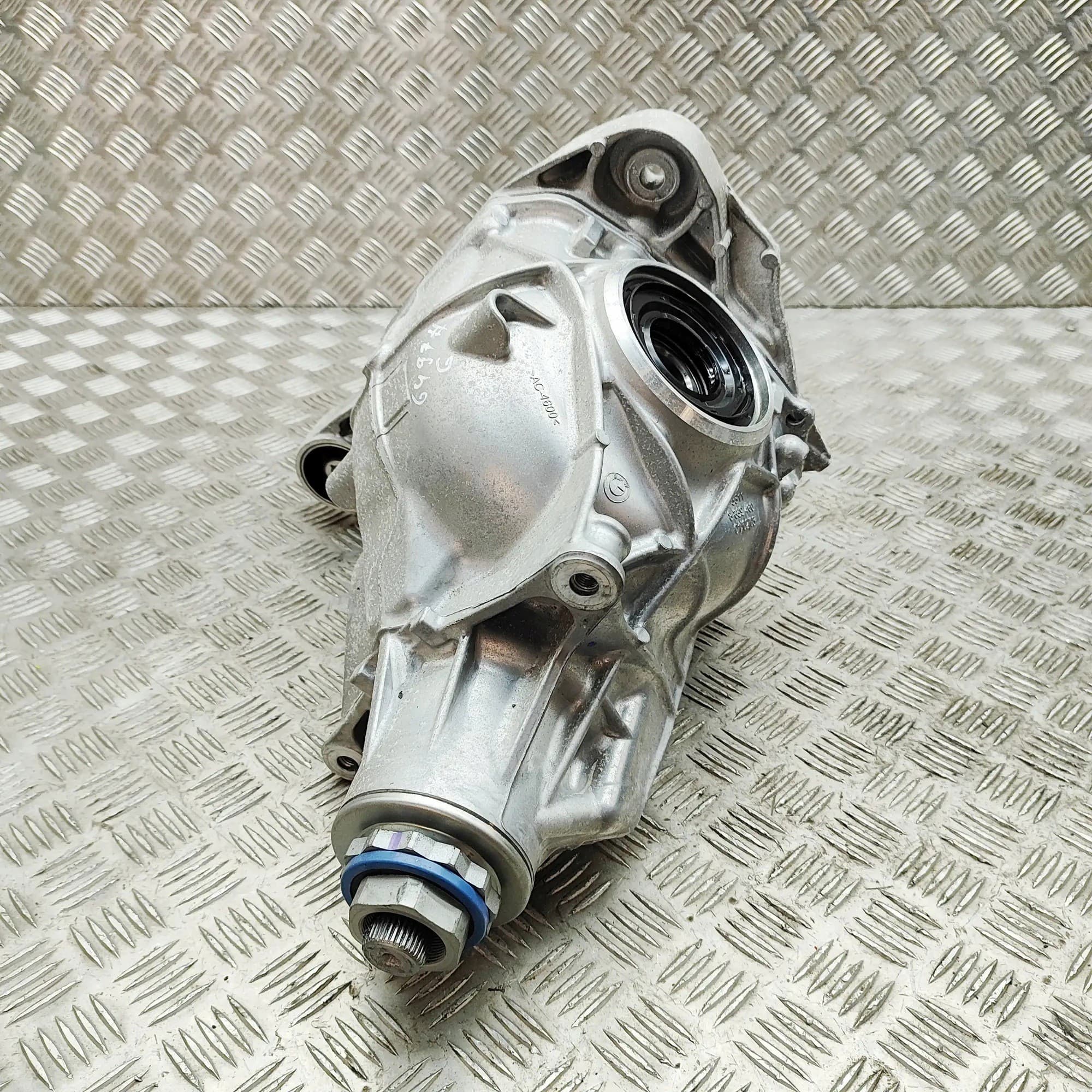 Reductor trasero BMW X6 (G06) 8839460 37682207 3.0L 250 kW 2023 usado 2