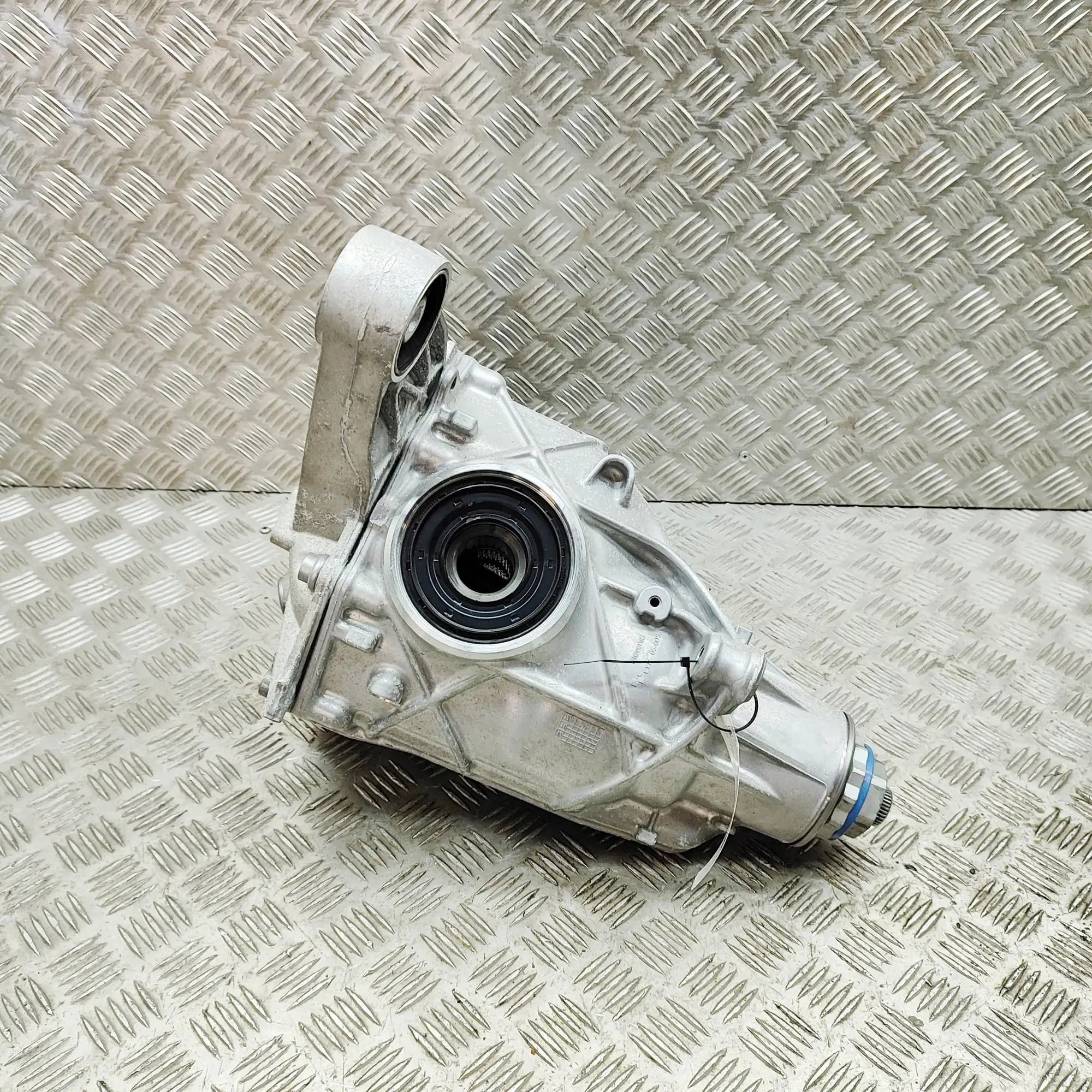 Reductor trasero BMW X6 (G06) 8839460 37682207 3.0L 250 kW 2023 usado 3