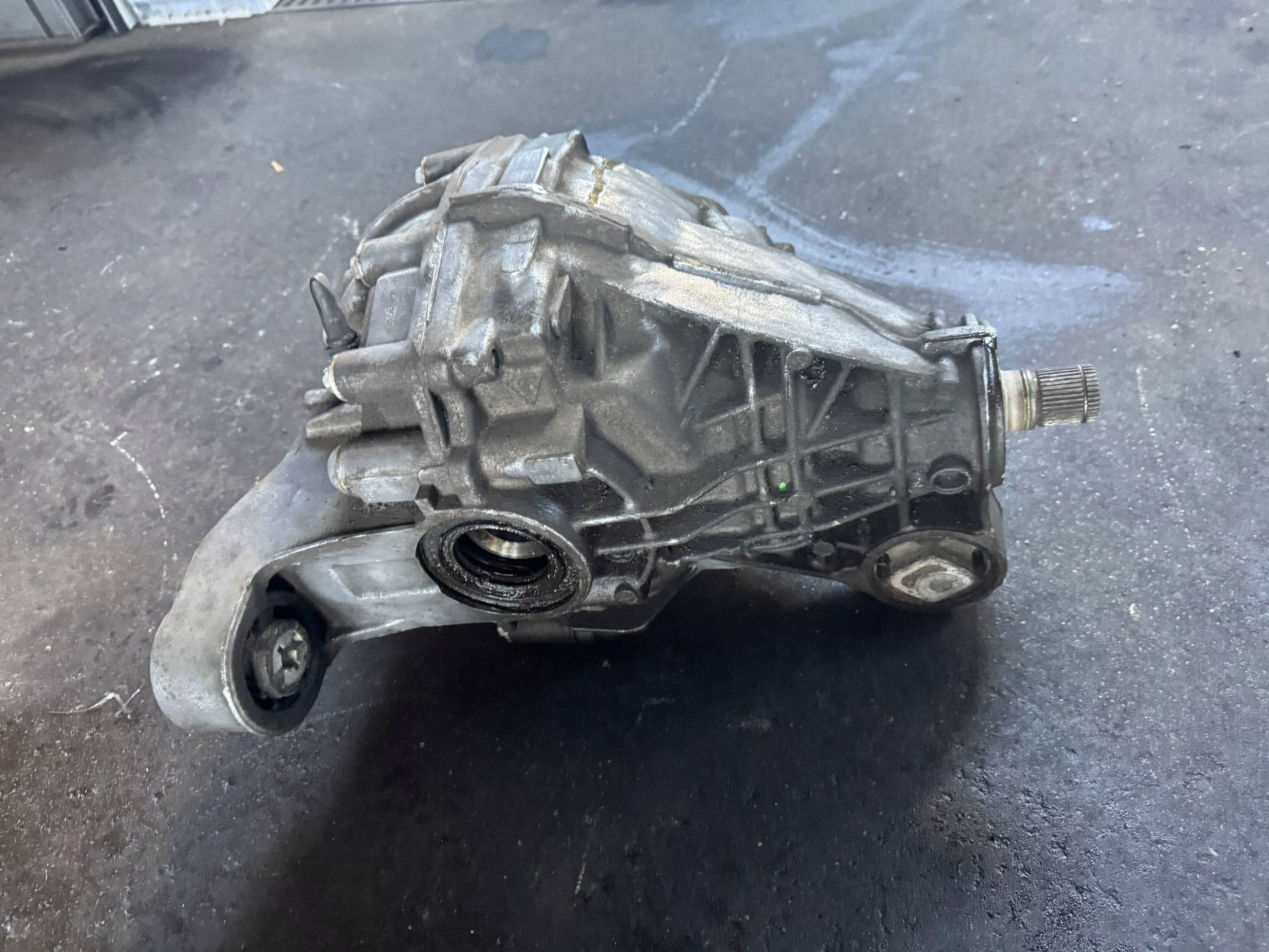 Puente trasero diferencial Porsche Cayenne 7P5 4.8 0BN525018F usado 3