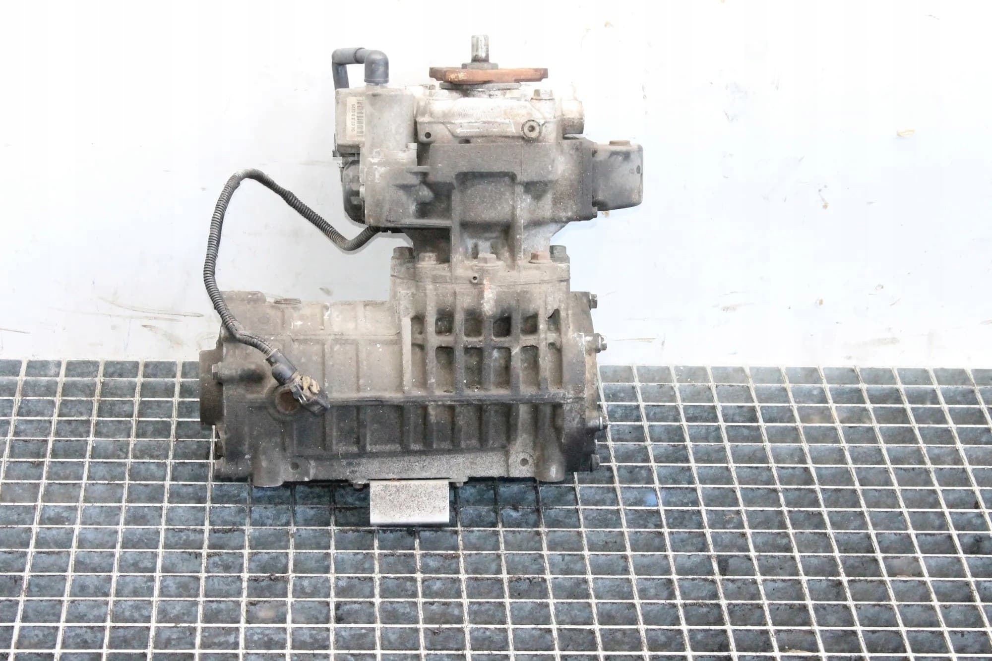 Reductor Trasero Audi TT (8N3) 02D525010AE 1.8L 165kW 2004 usado 2