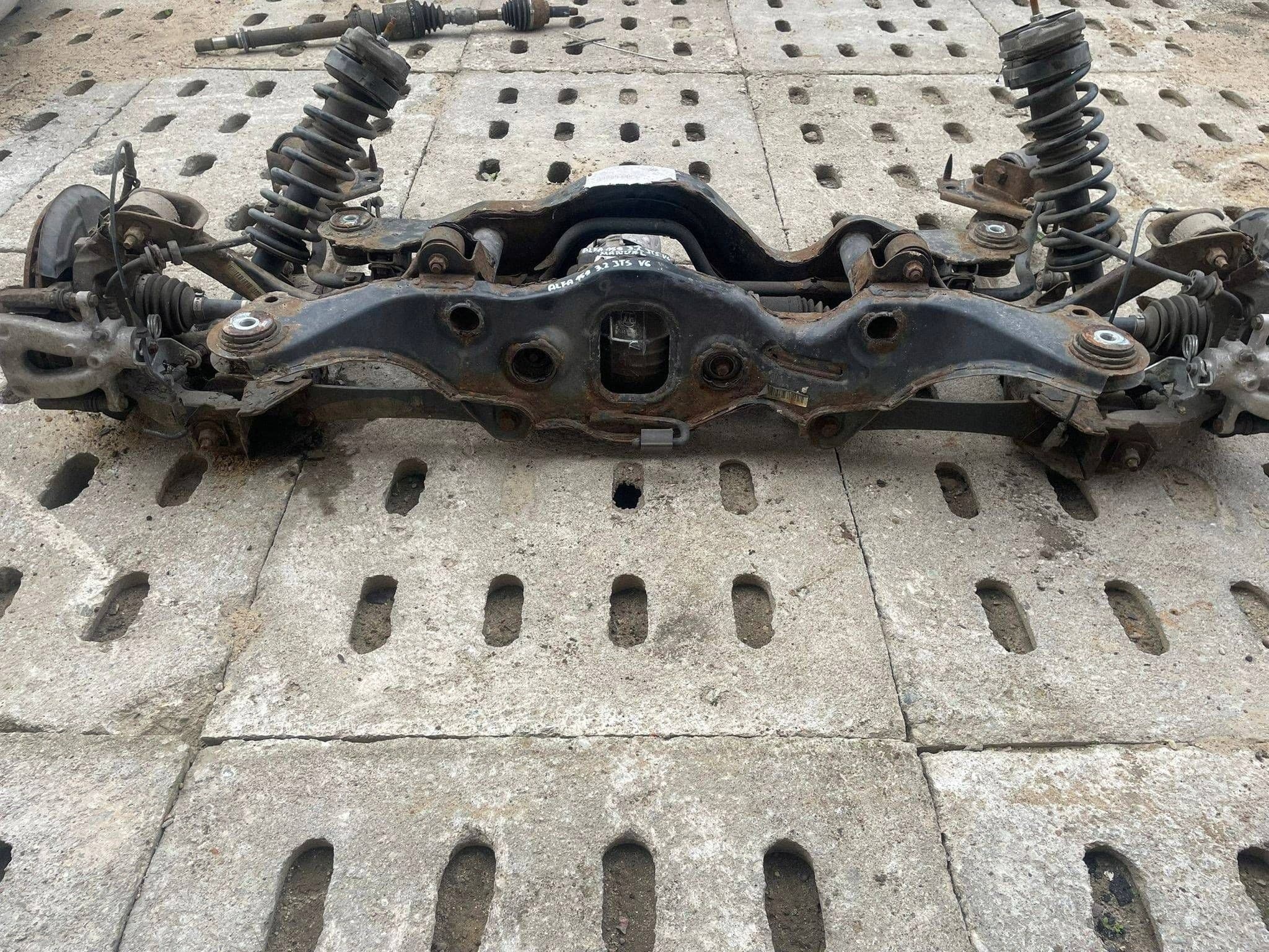 Puente diferencial Alfa Romeo 159 3.2 V6 Jts 4460310043 usado