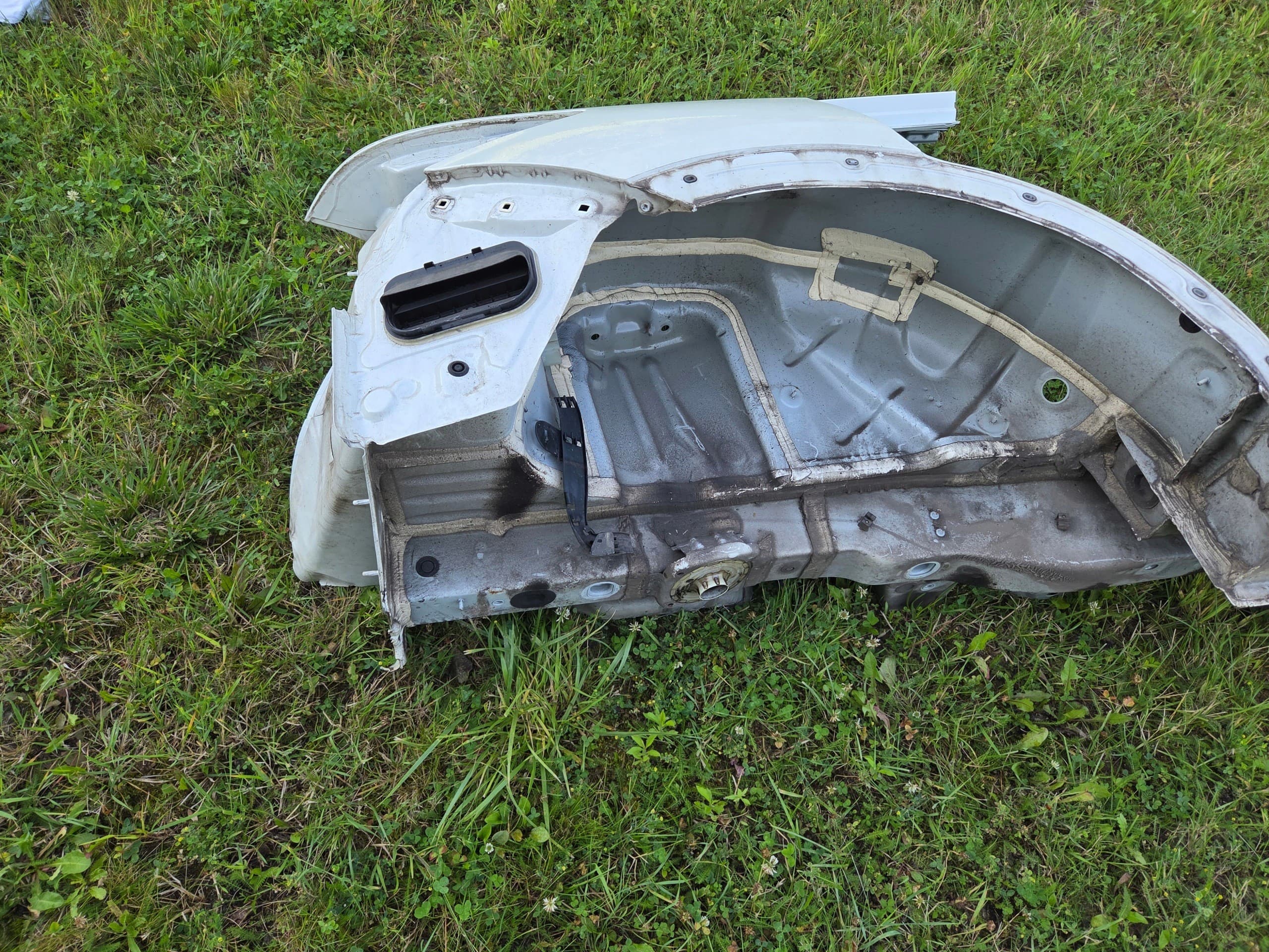 Aleta Trasera Derecha Blanco Perla Qab Infiniti Q30 QX30 usado 8