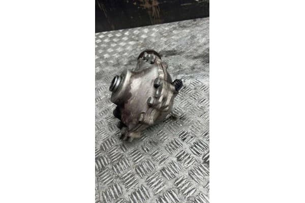 Reductor delantero BMW 281 gasolina 275kW 2020 usado 2