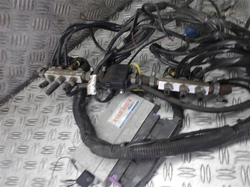 Instalación de Glp Stag-300-6 ISA2 para Audi A6 C5 2.4 V6 usado 6