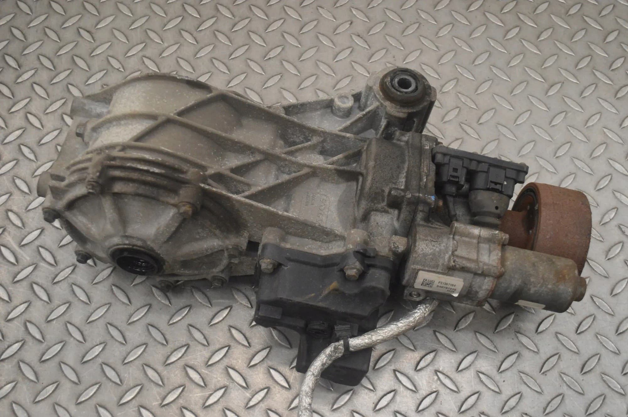 Reductor trasero Volvo XC40 (536) 2.0L 110 kW 2018 usado 5