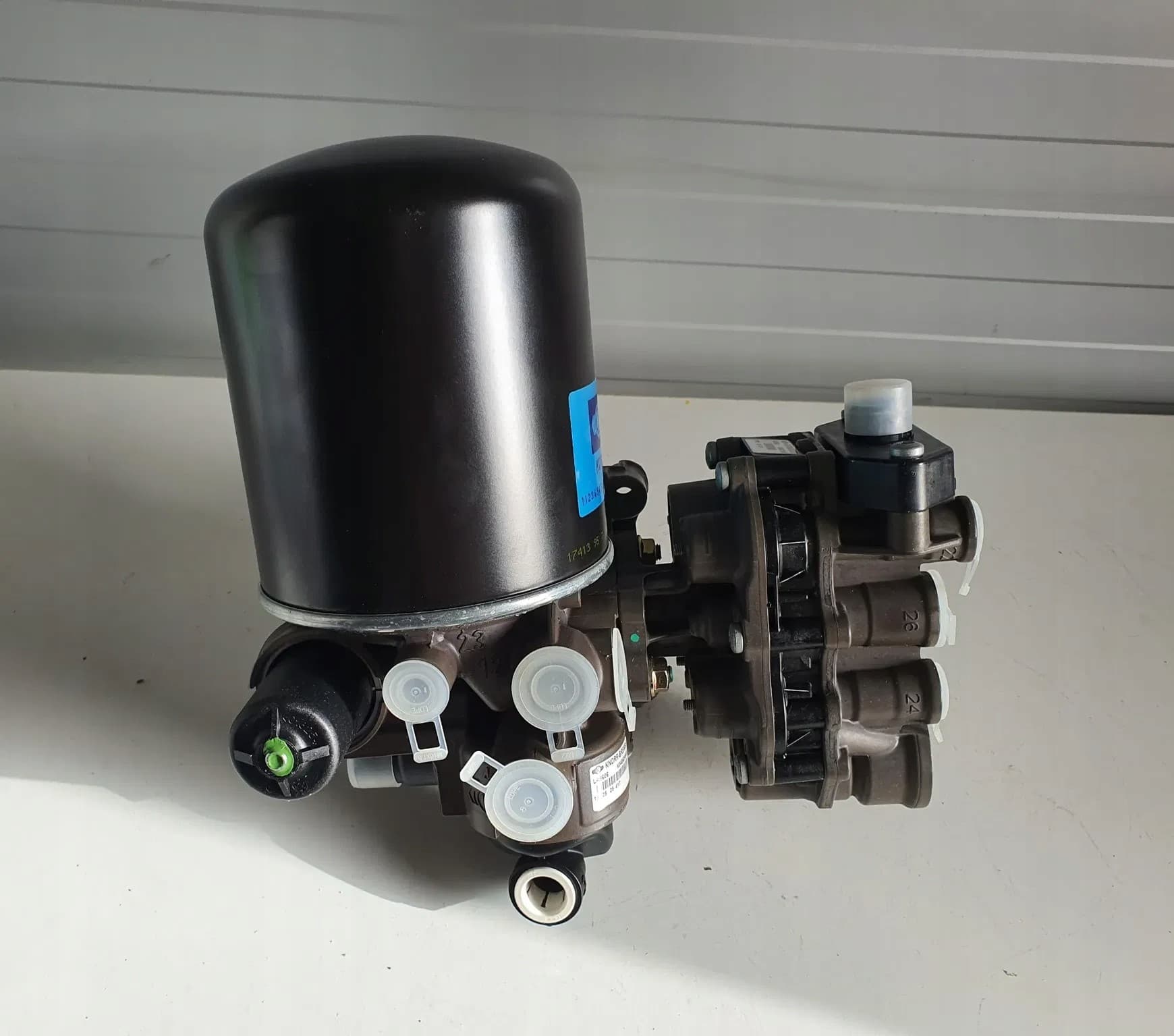 Unidad de Preparación de Aire Knorr-Bremse K043830N00 nuevo 9