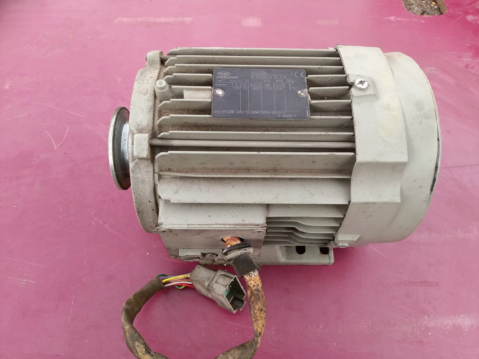 Motor eléctrico Carrier Xarios 230V 54-60028-11 usado