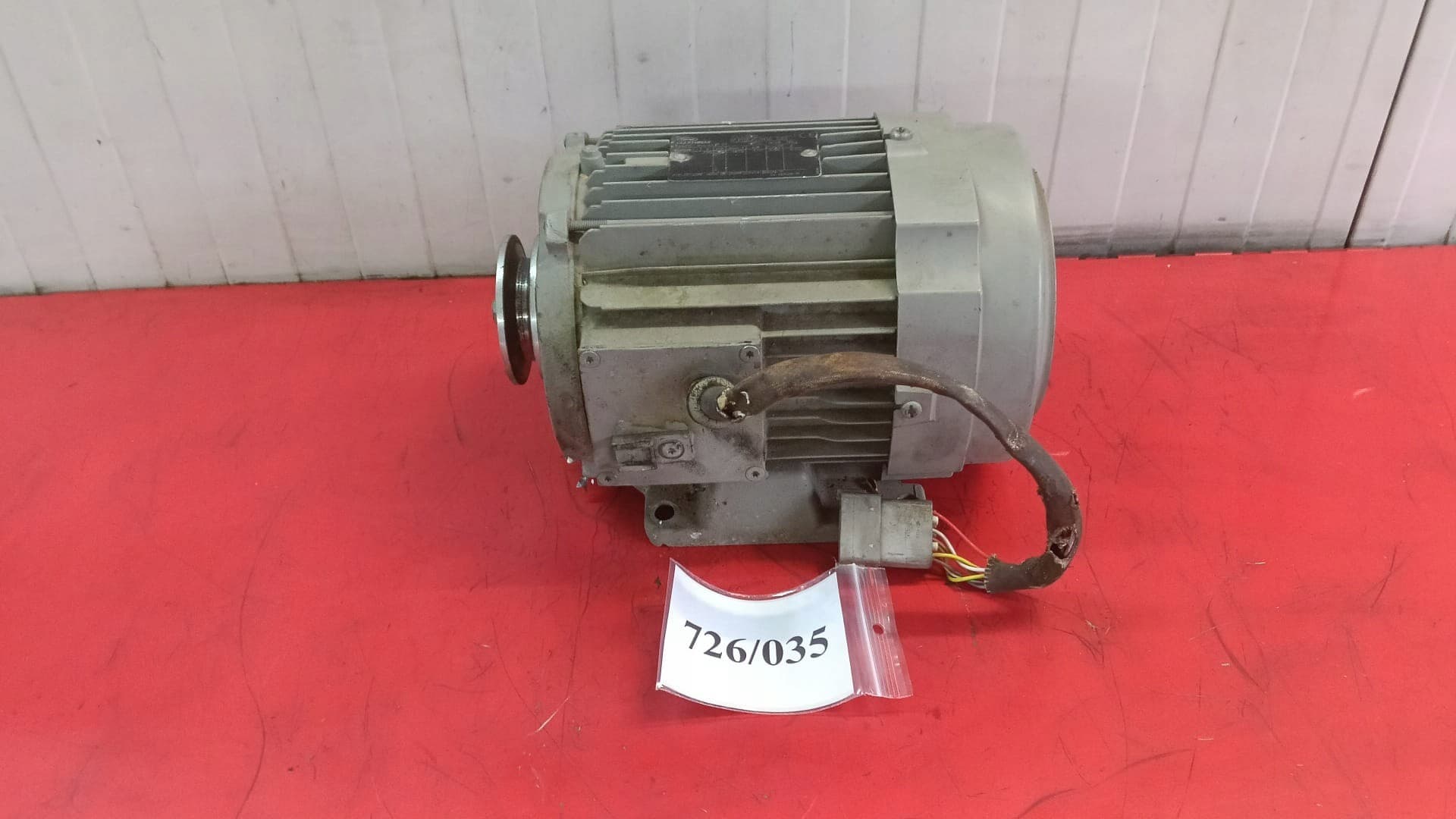 Motor eléctrico Carrier Xarios 230V 54-60028-11 usado 2