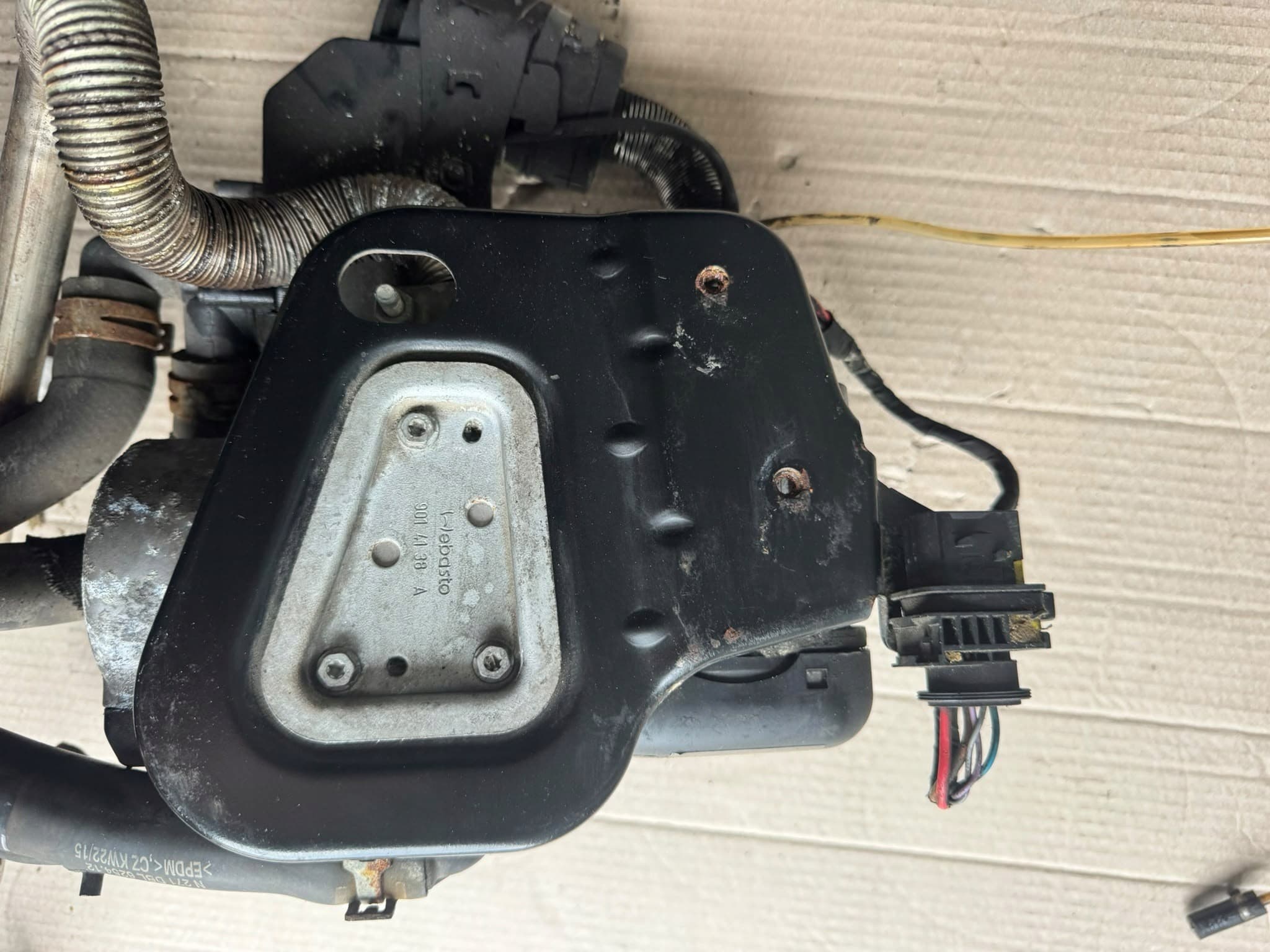 Calentador de Agua Mercedes-Benz A9608305061 usado 3